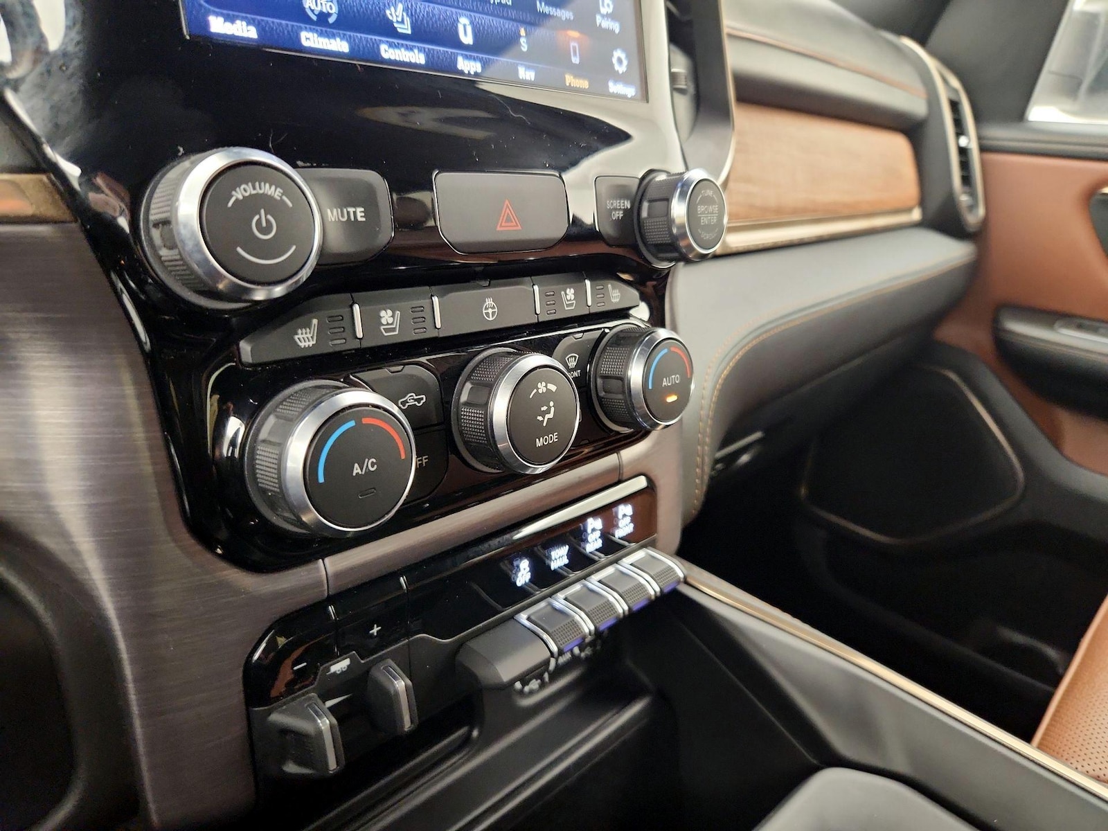 2021 RAM Ram 1500 Pickup Longhorn - Photo 18