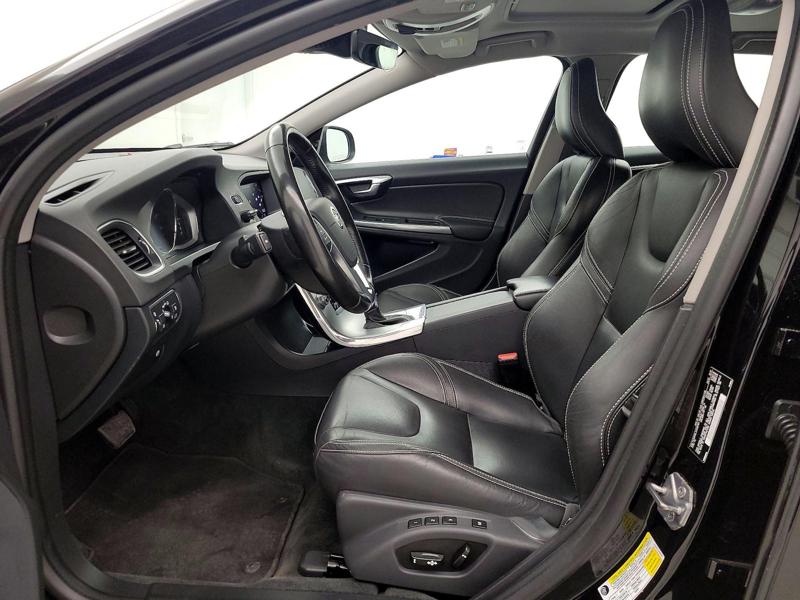 2018 Volvo V60 Dynamic - Photo 12