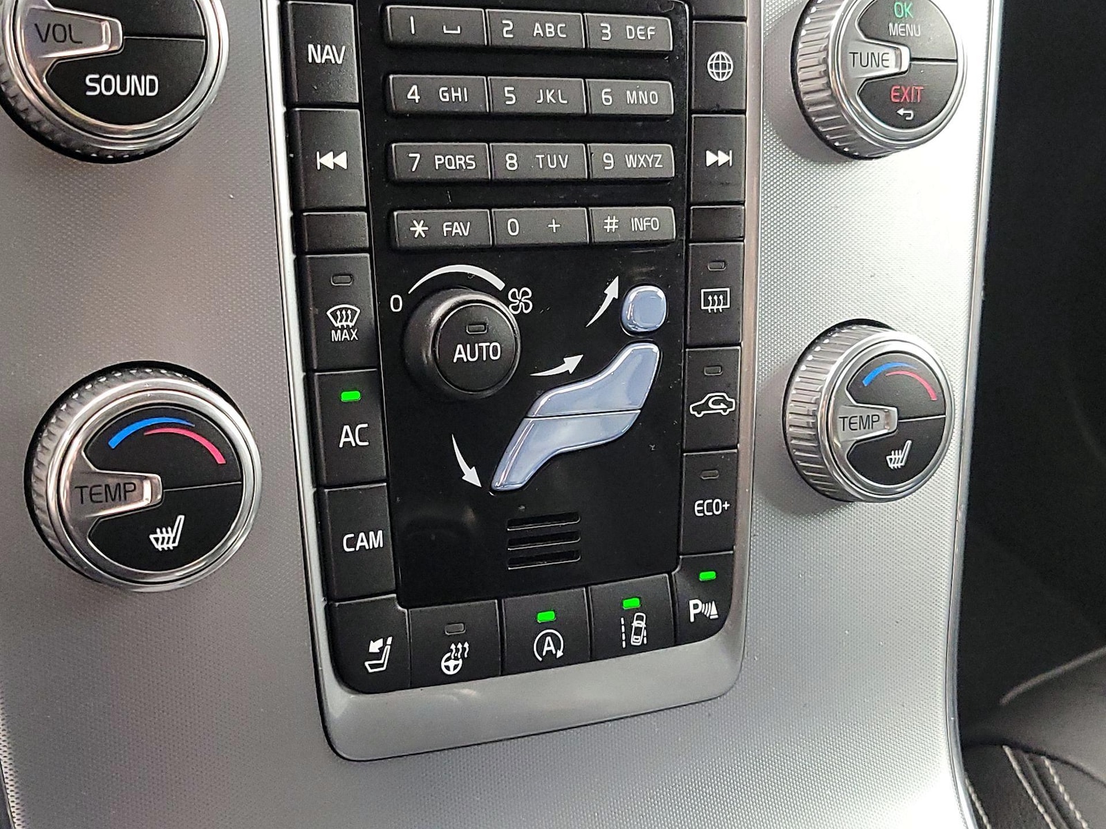 2018 Volvo V60 Dynamic - Photo 18