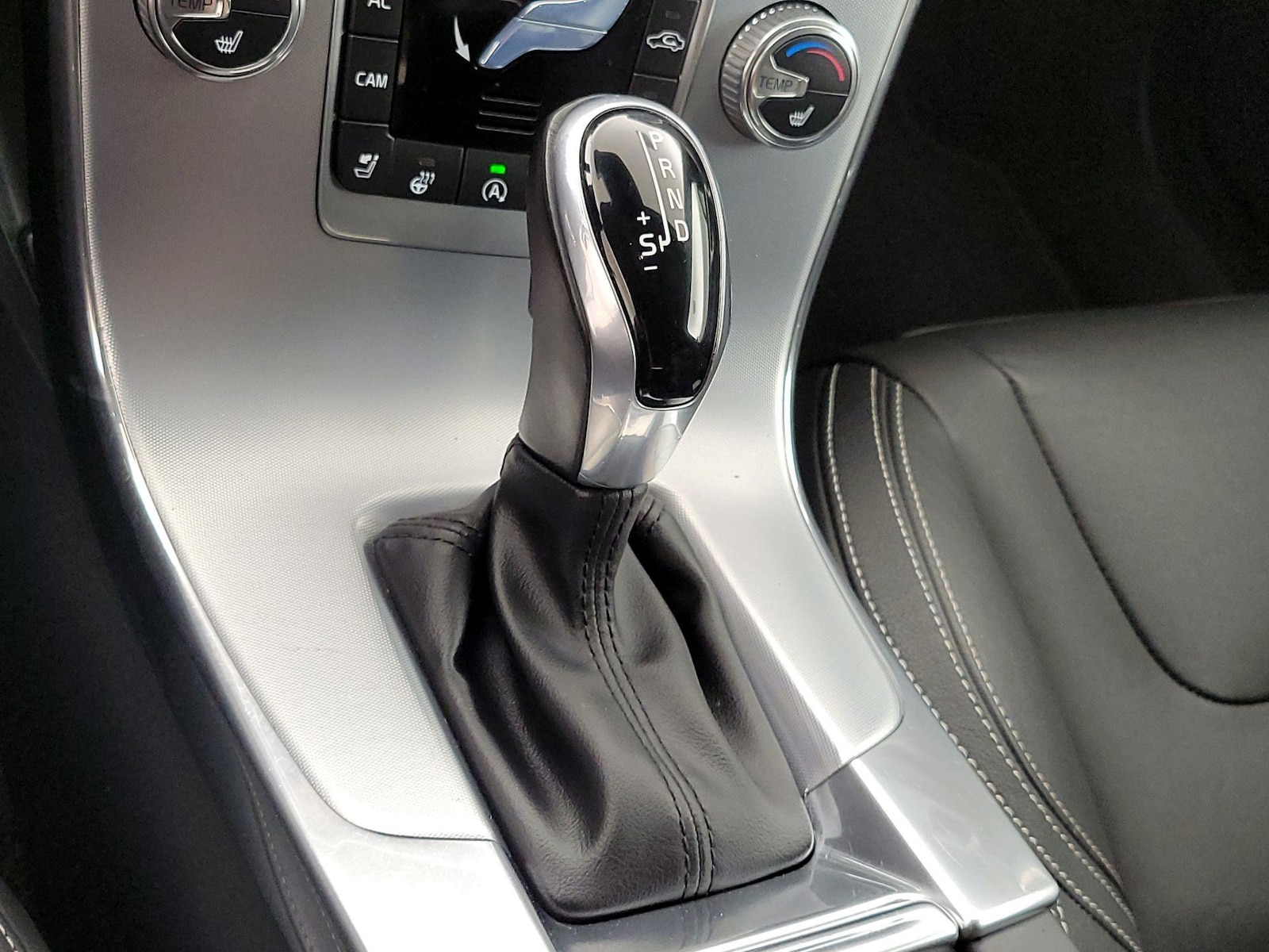 2018 Volvo V60 Dynamic - Photo 19