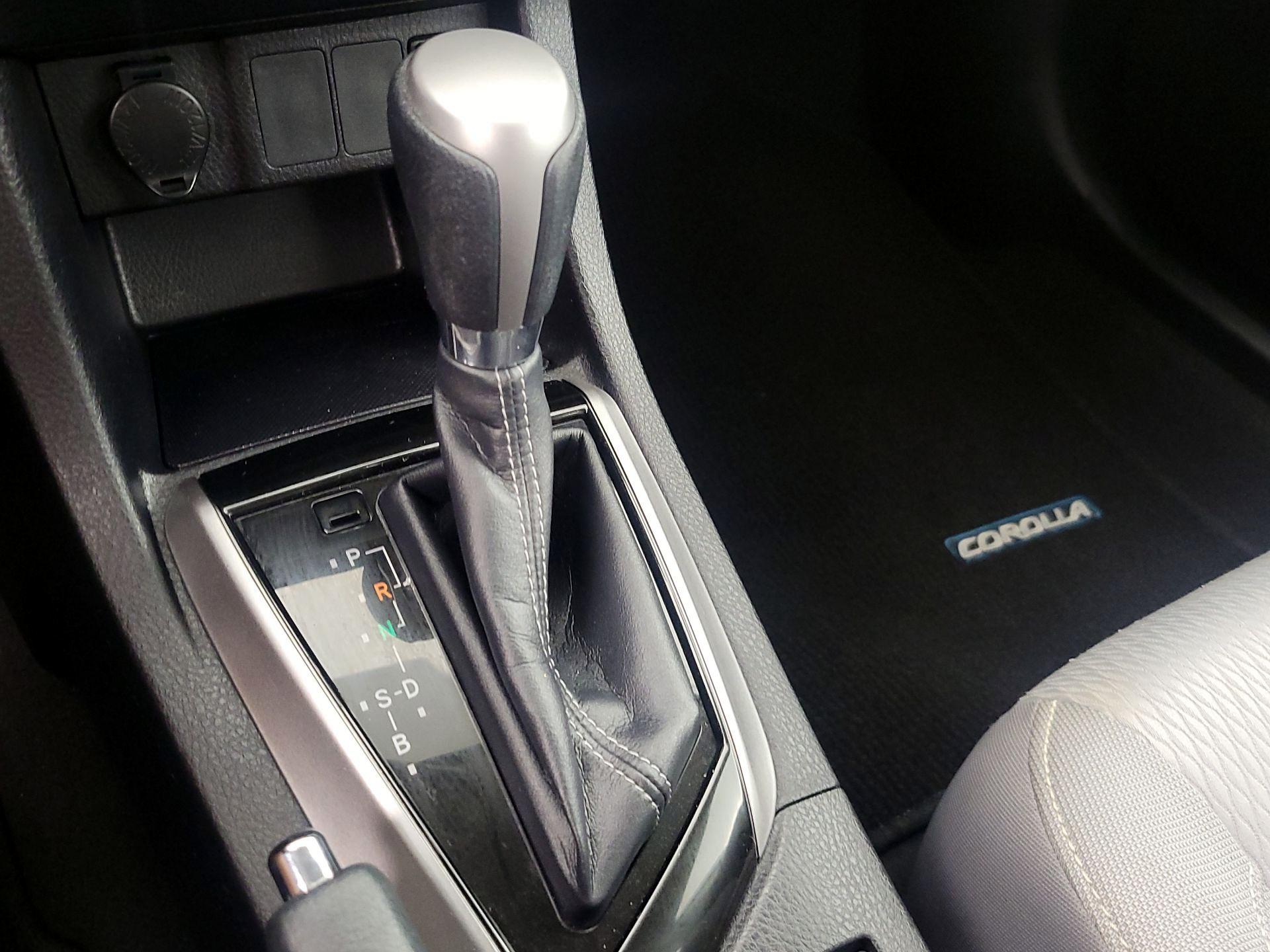 Thumbnail: 2015 Toyota Corolla - 17