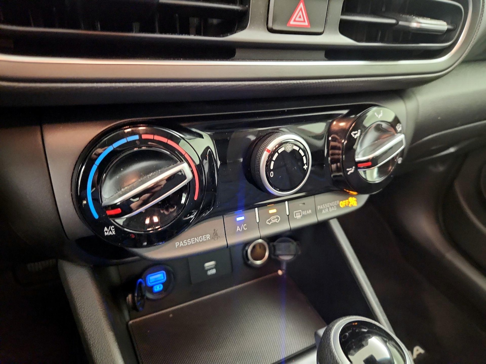 2023 Hyundai Kona SEL - Photo 17