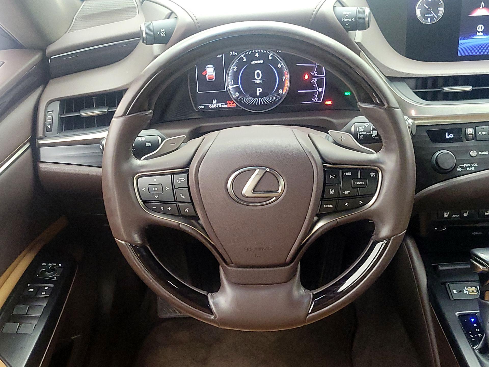Thumbnail: 2020 Lexus ES - 10