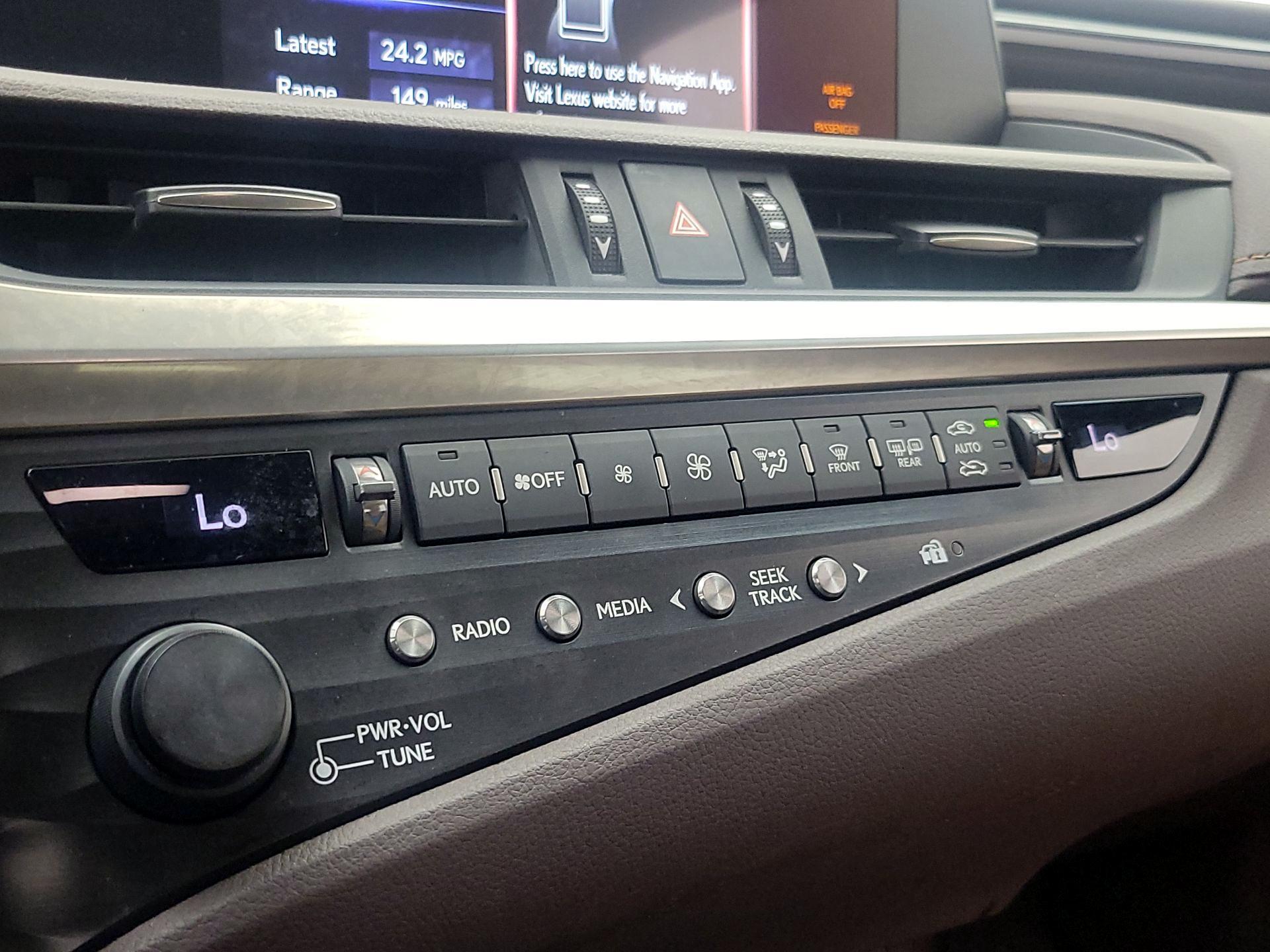 Thumbnail: 2020 Lexus ES - 15