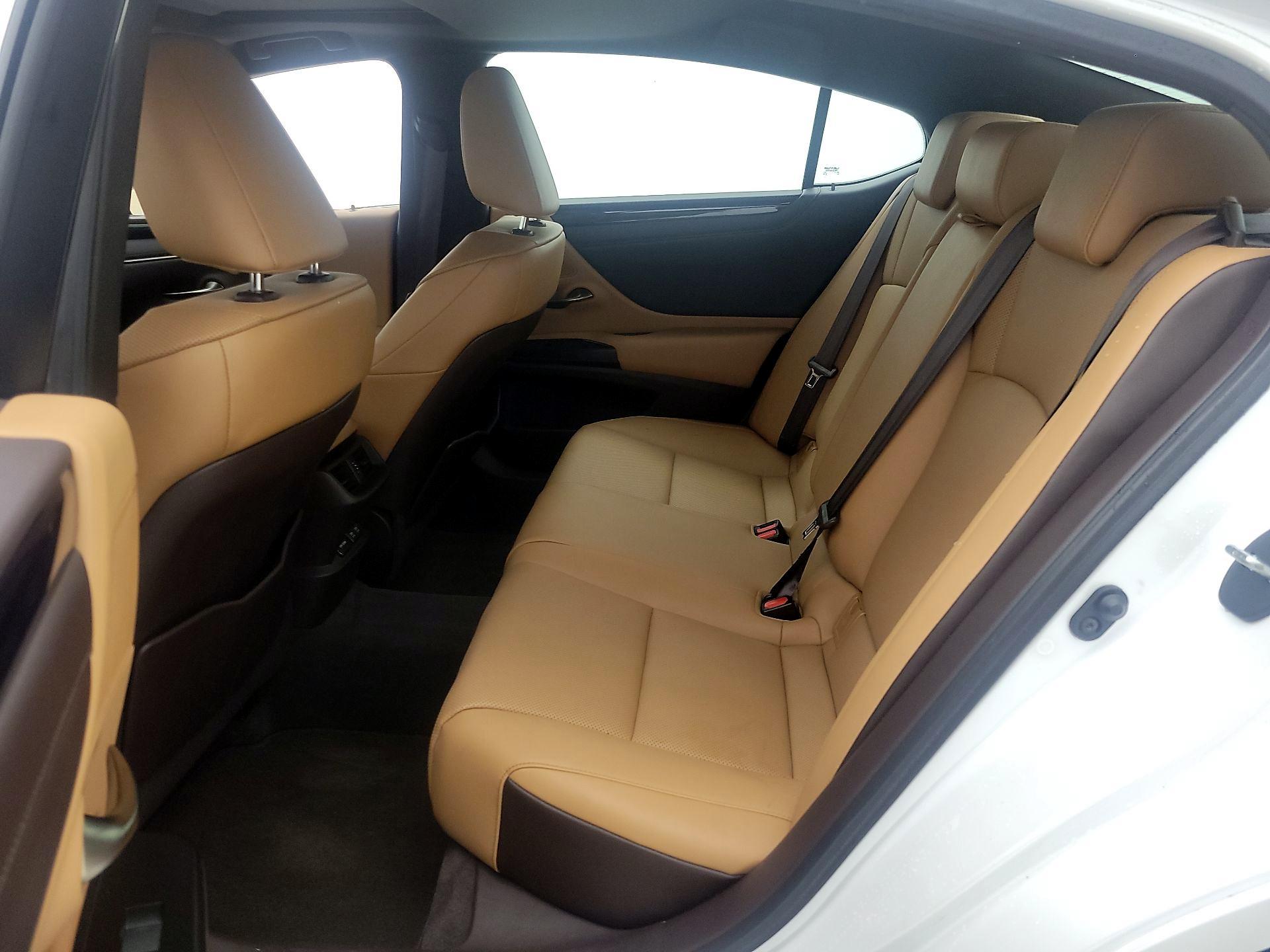 Thumbnail: 2020 Lexus ES - 19