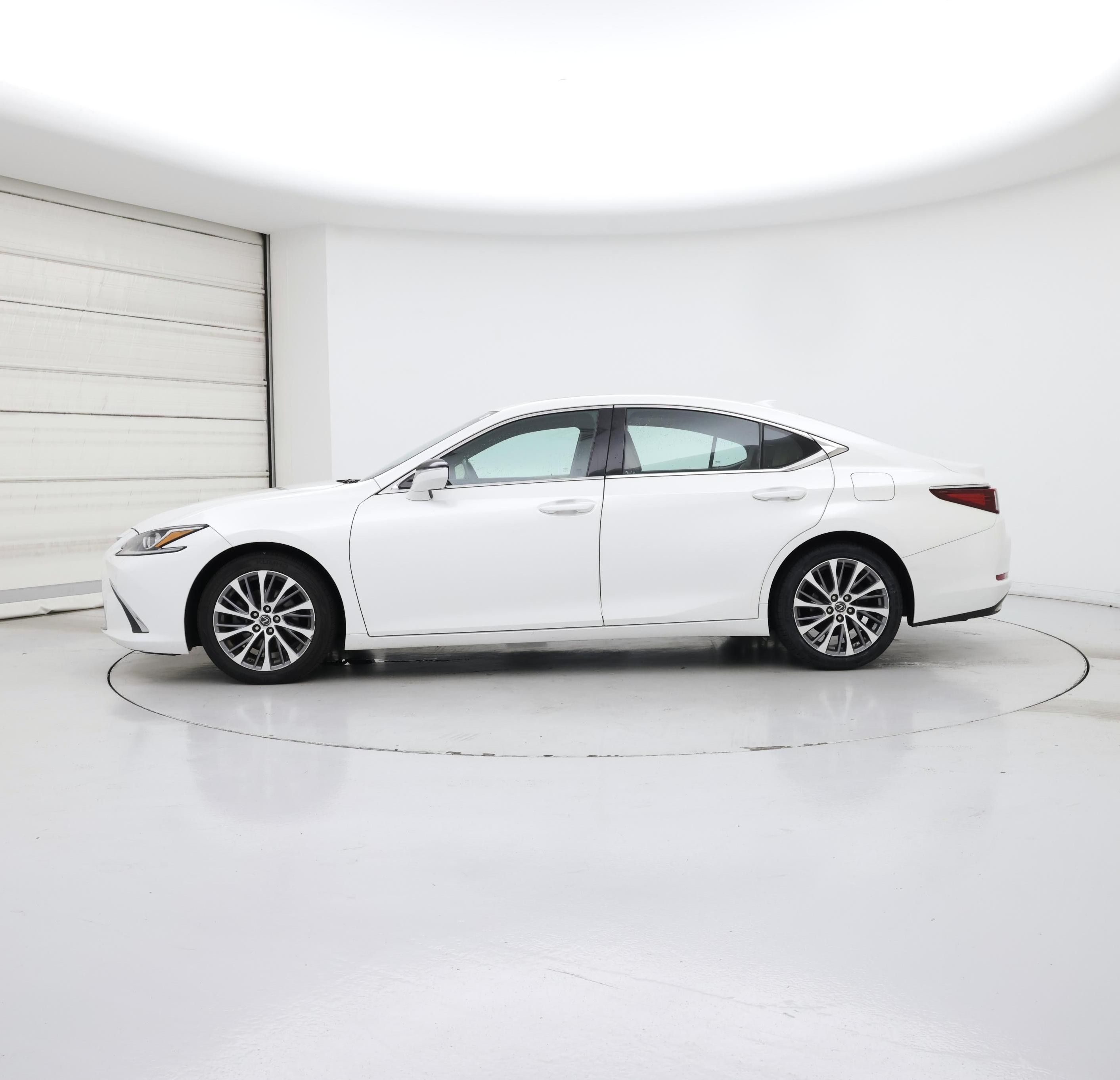 Thumbnail: 2020 Lexus ES - 3