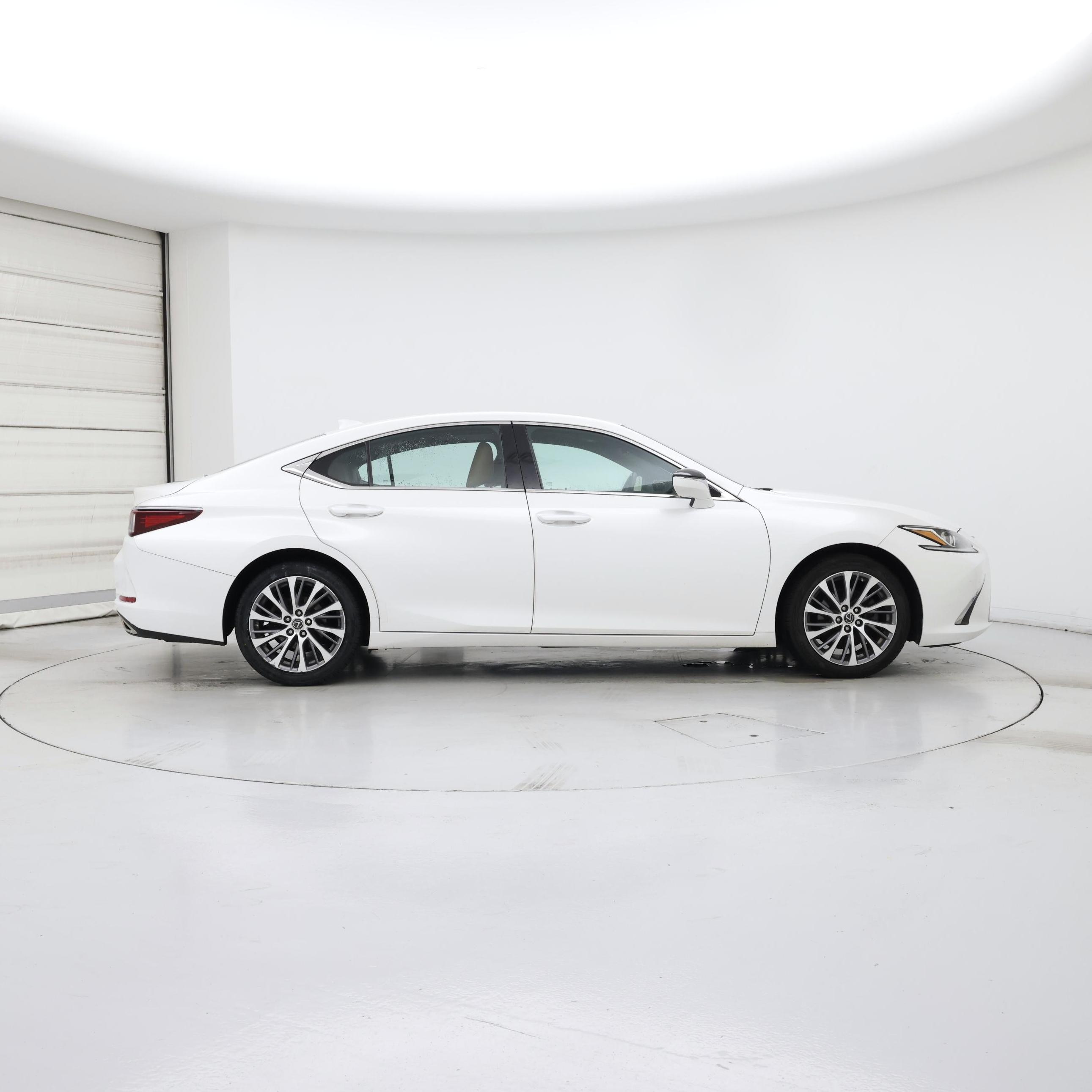 Thumbnail: 2020 Lexus ES - 7