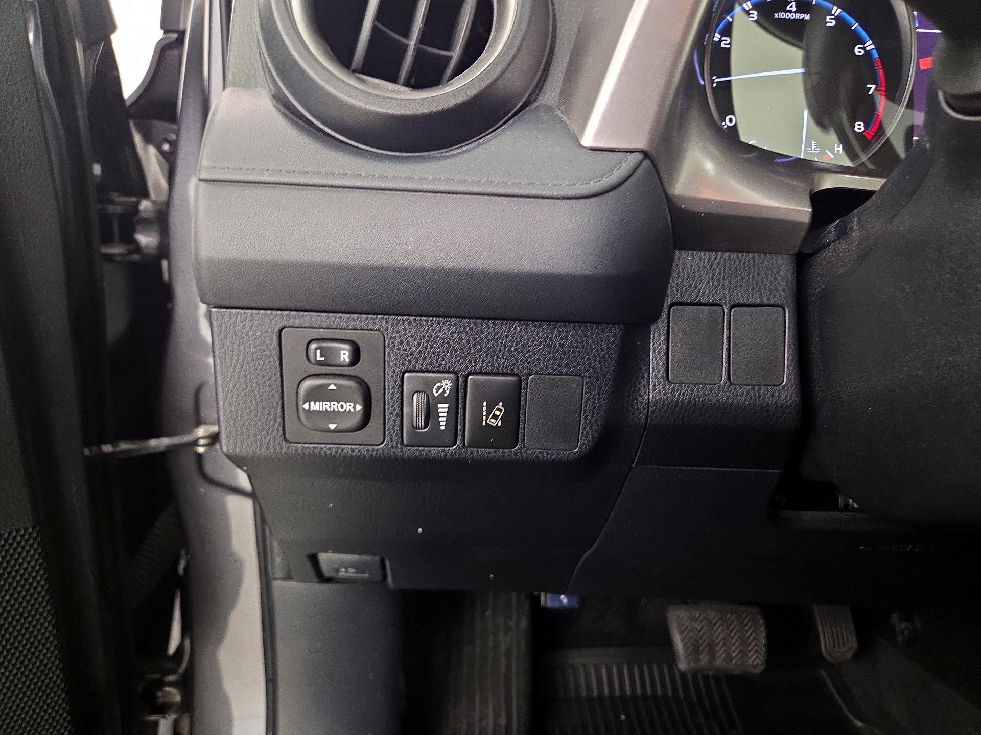 Thumbnail: 2018 Toyota RAV4 - 13
