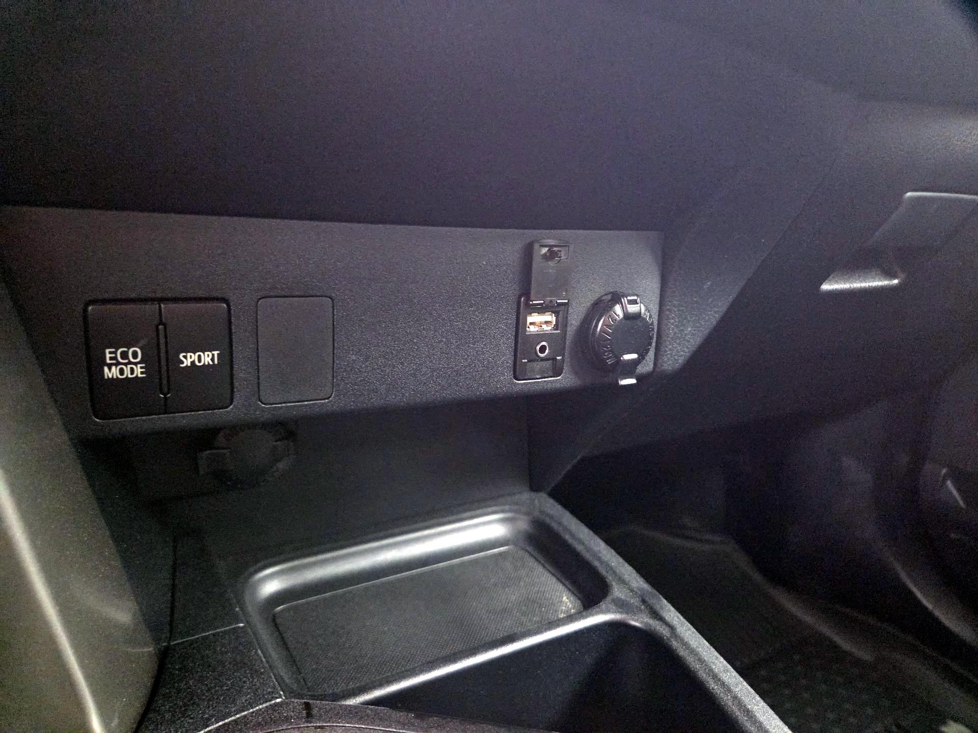 Thumbnail: 2018 Toyota RAV4 - 18