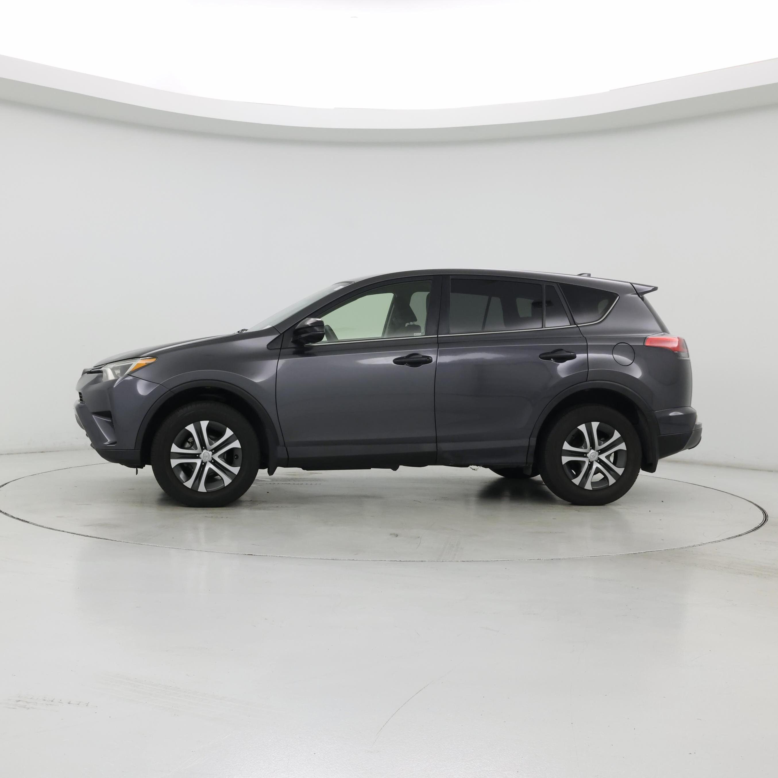 Thumbnail: 2018 Toyota RAV4 - 3
