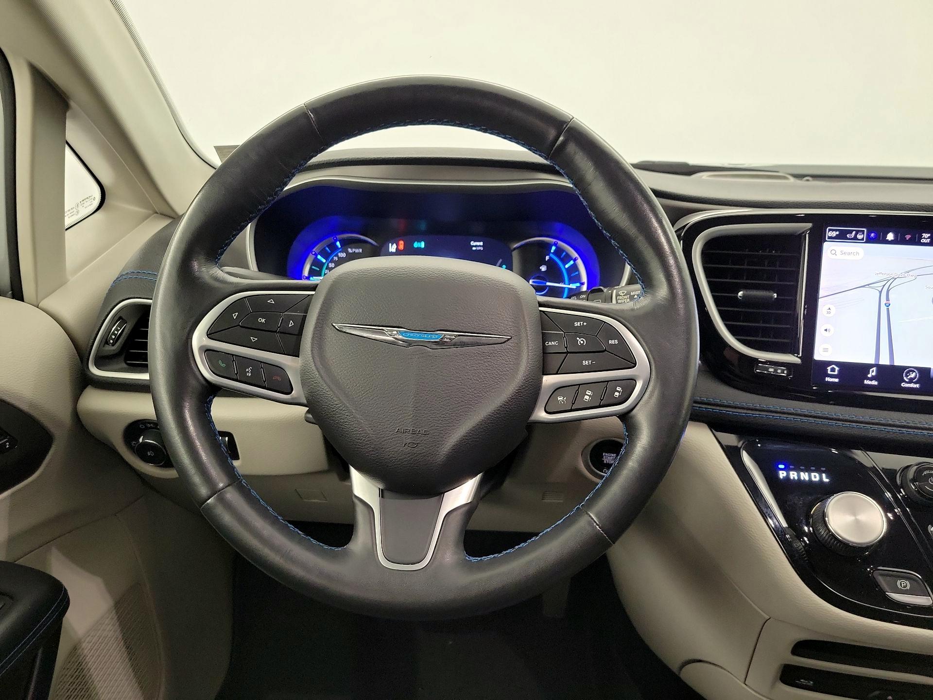 Thumbnail: 2021 Chrysler Pacifica - 10