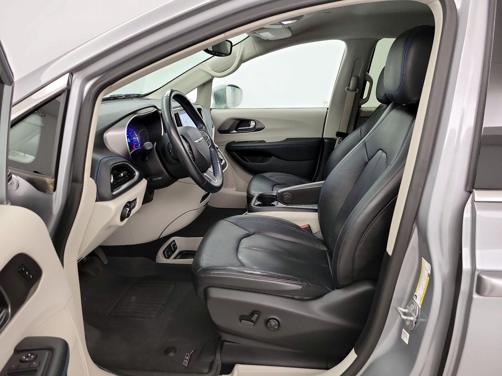 Thumbnail: 2021 Chrysler Pacifica - 11
