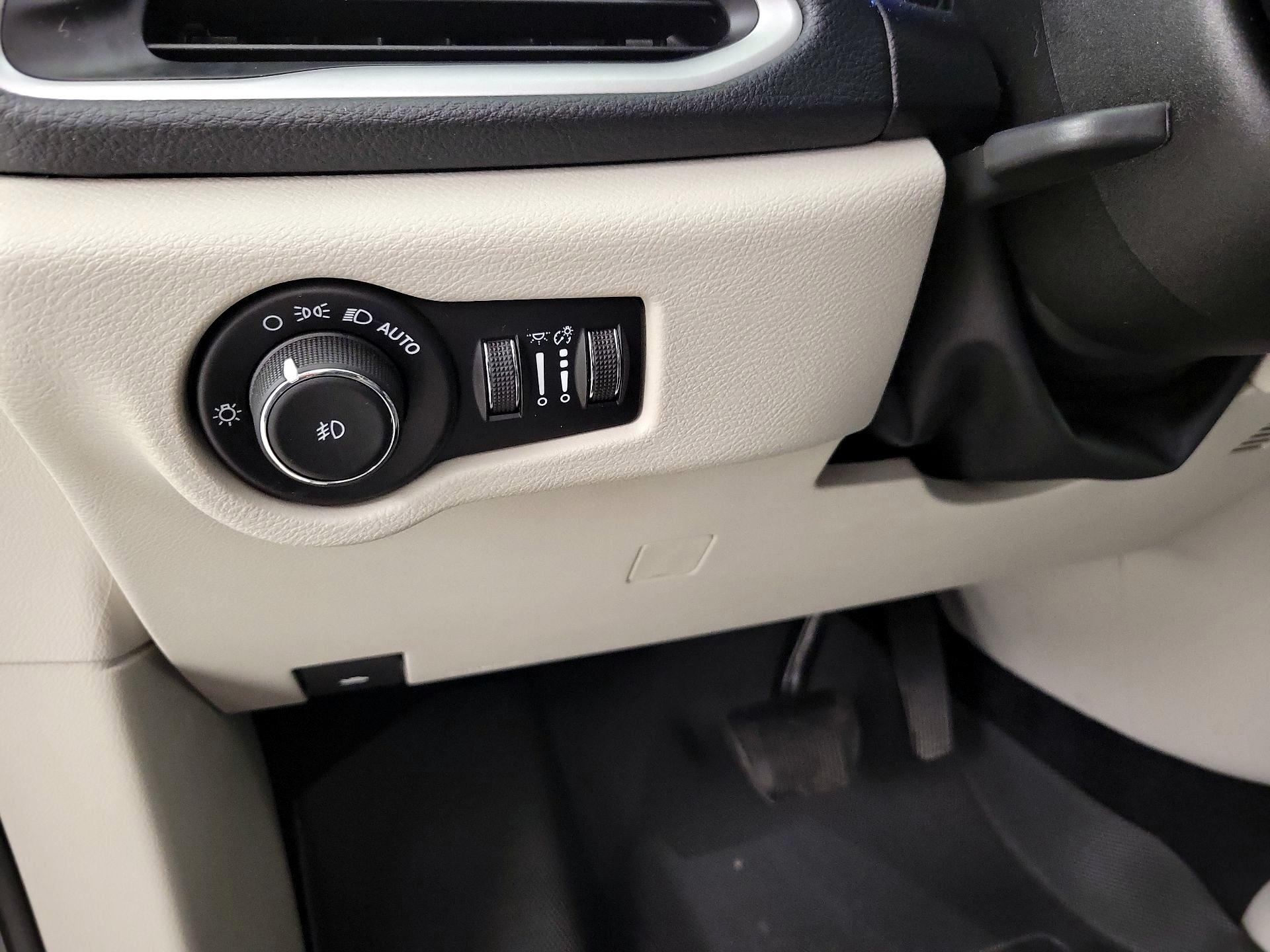 Thumbnail: 2021 Chrysler Pacifica - 13