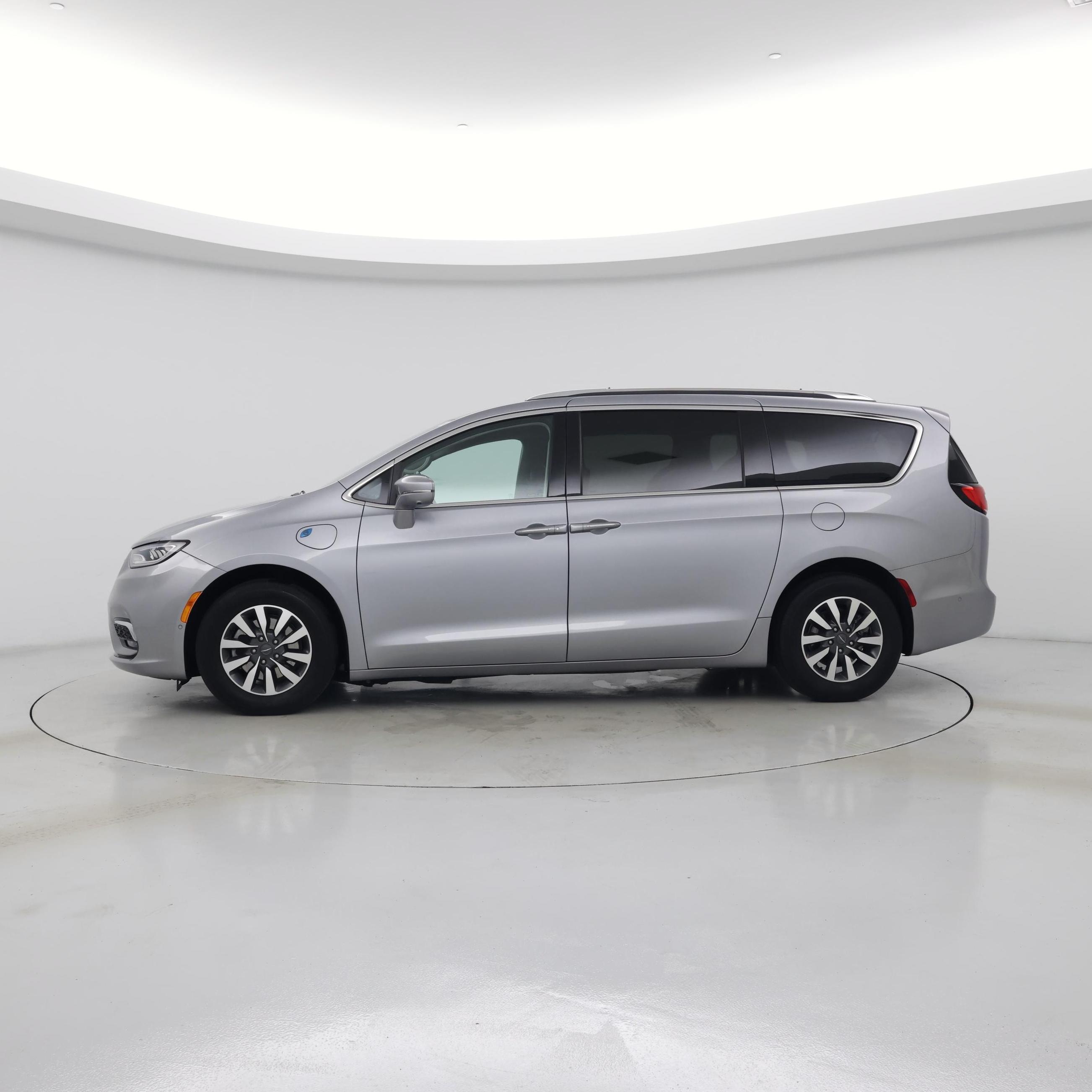 Thumbnail: 2021 Chrysler Pacifica - 3