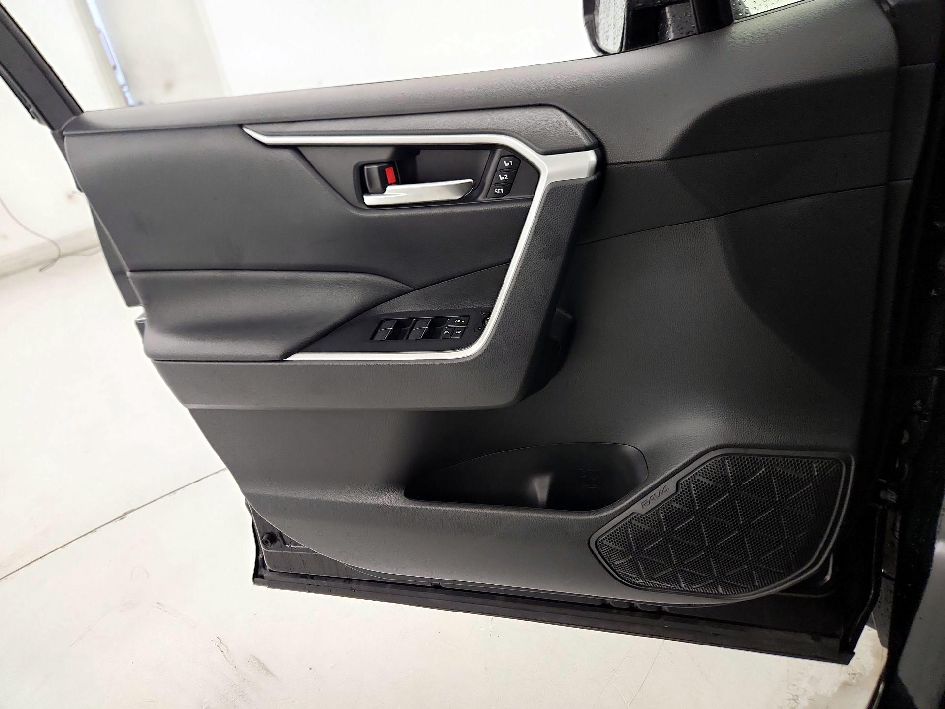 Thumbnail: 2023 Toyota RAV4 - 12