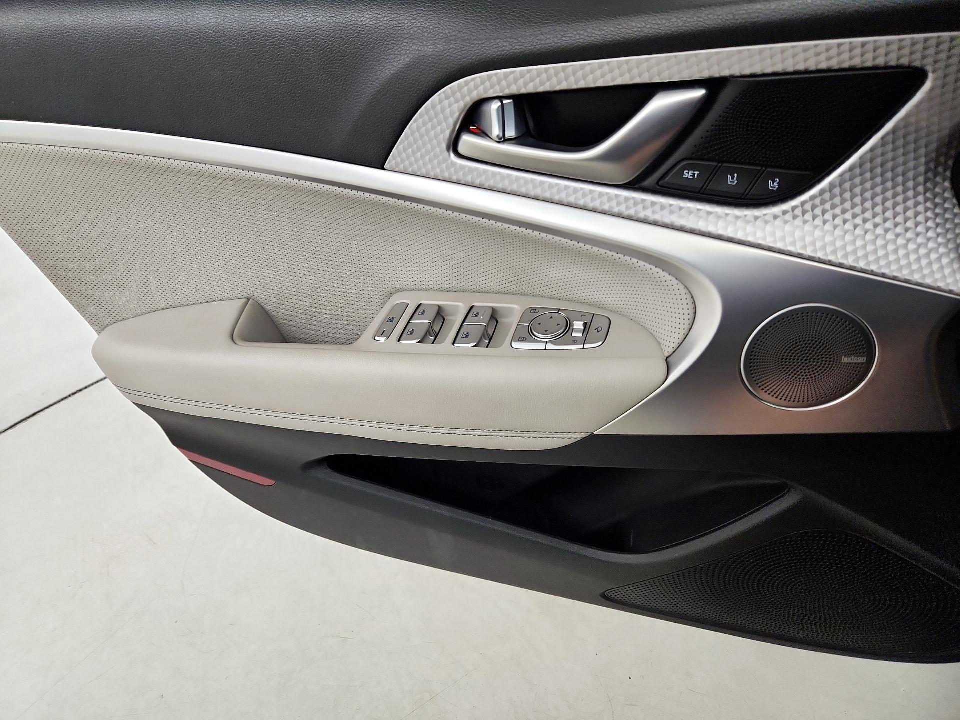 Thumbnail: 2023 Genesis G70 - 12