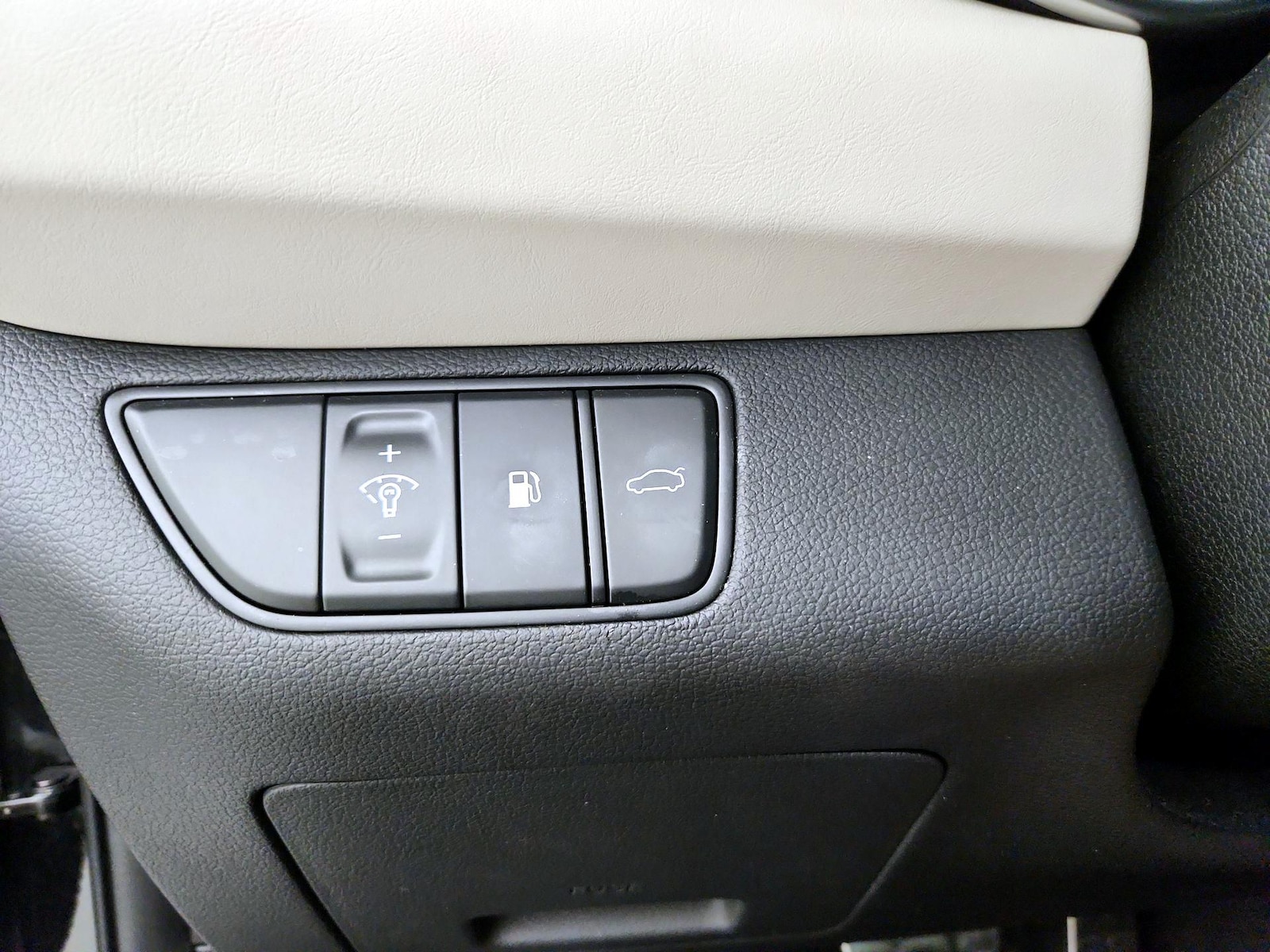 2023 GENESIS G70 Standard - Photo 14