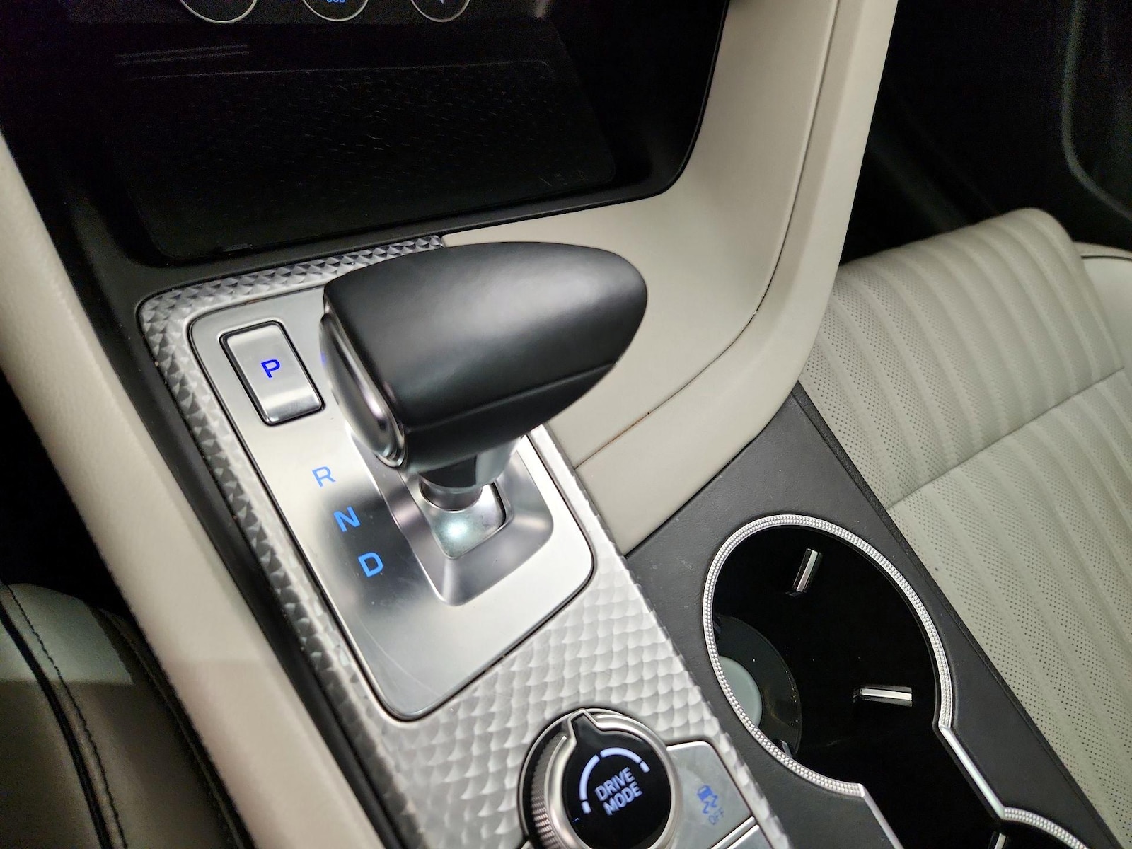 2023 GENESIS G70 Standard - Photo 19