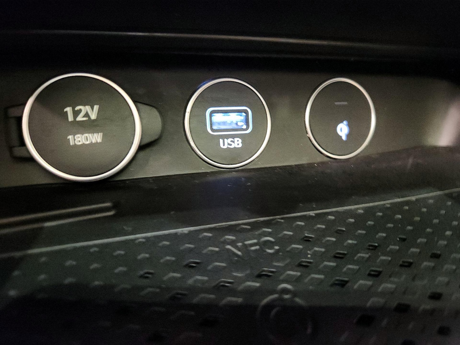 2023 GENESIS G70 Standard - Photo 20
