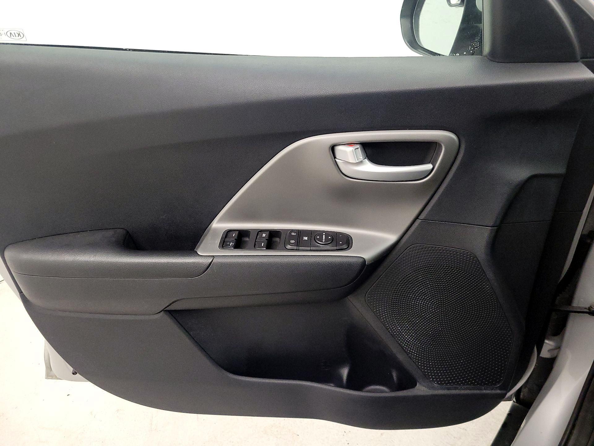 Thumbnail: 2019 Kia Niro - 12