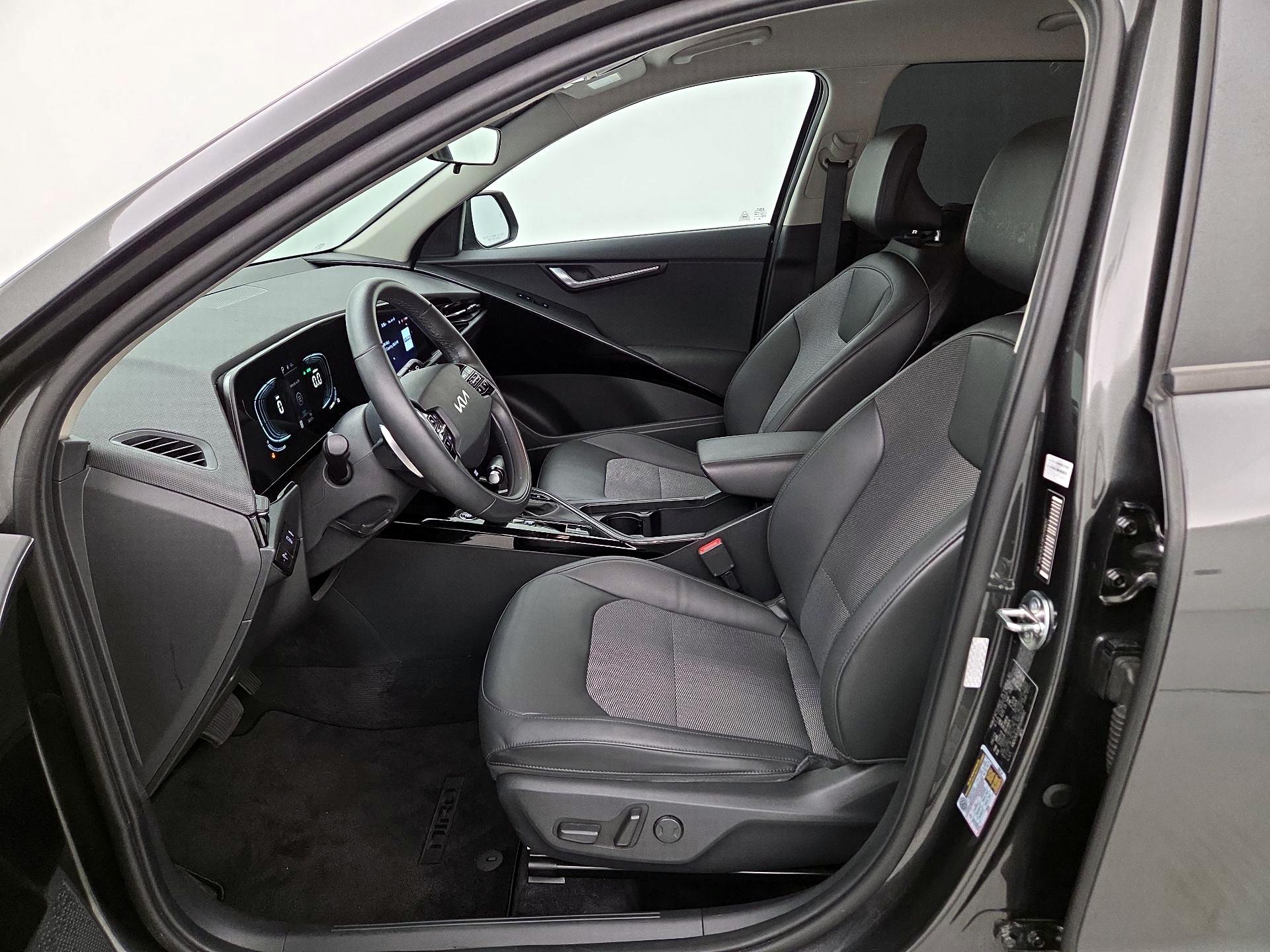 Thumbnail: 2023 Kia Niro - 11