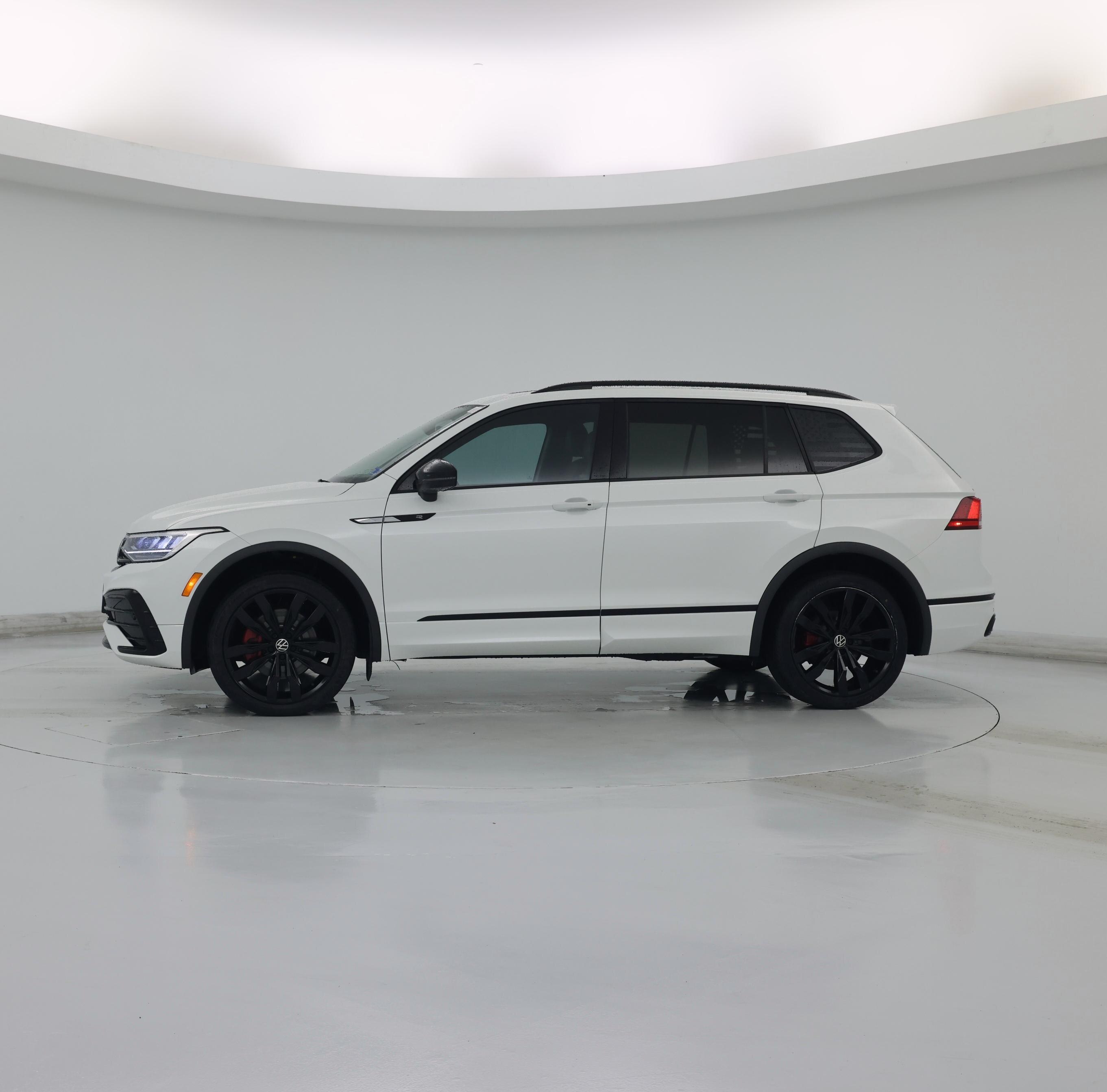 Thumbnail: 2024 Volkswagen Tiguan - 3
