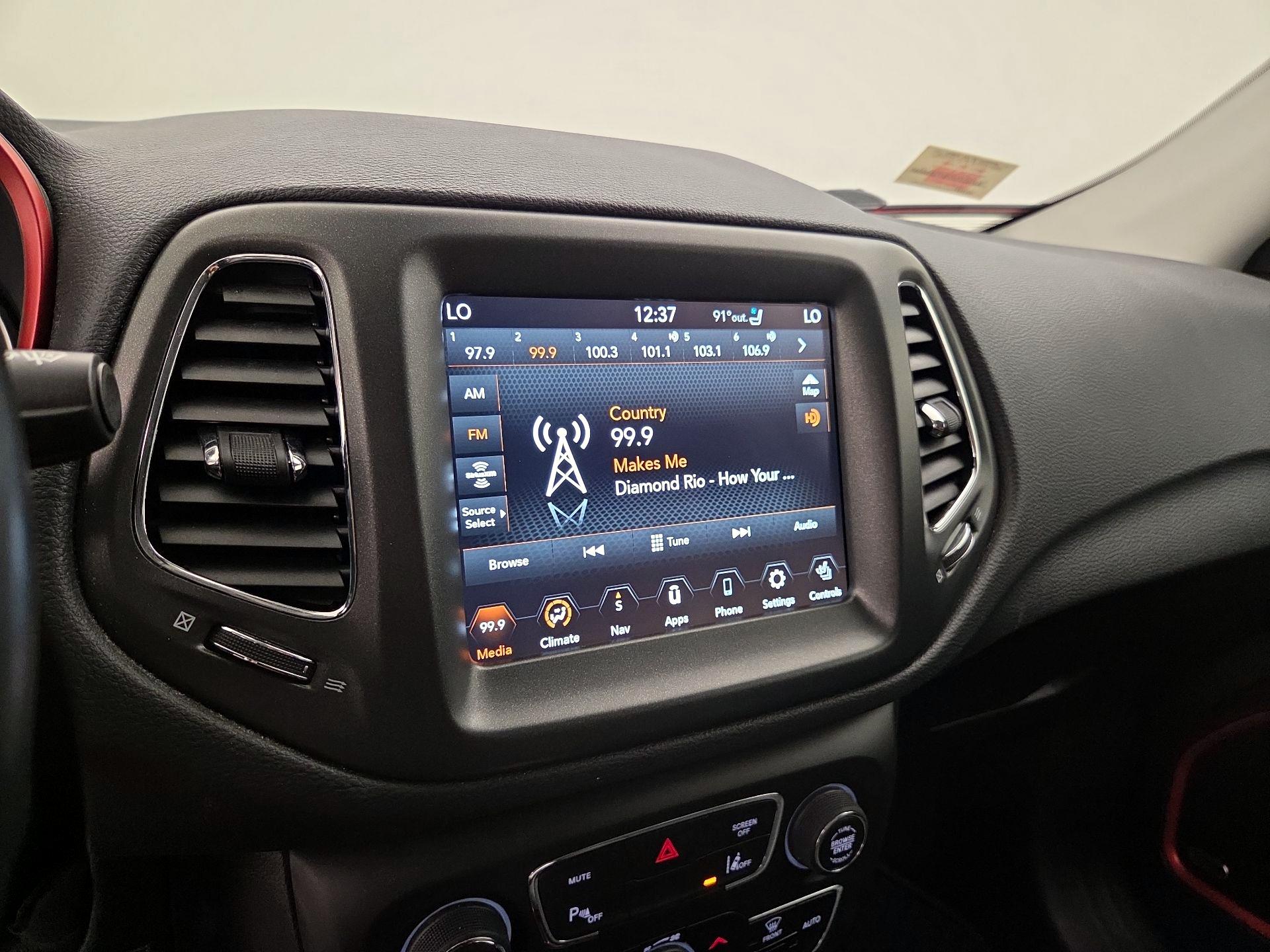 Thumbnail: 2021 Jeep Compass - 16