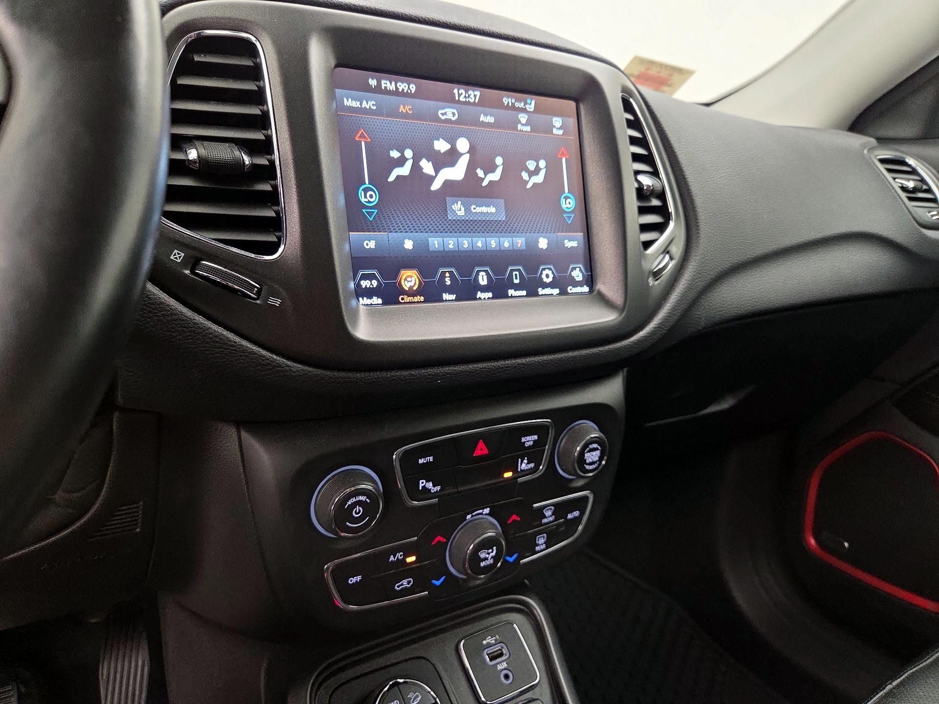 Thumbnail: 2021 Jeep Compass - 17