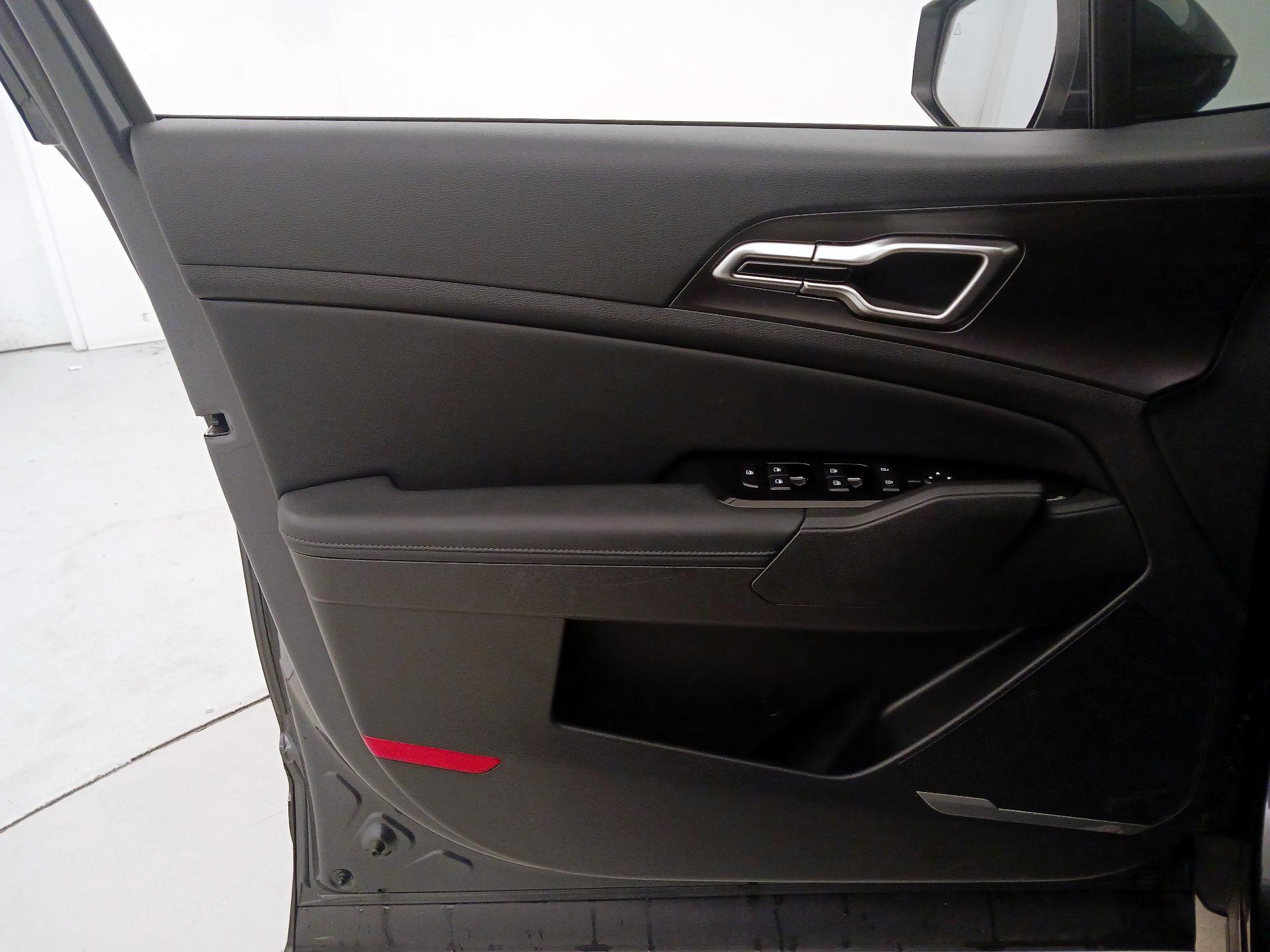 Thumbnail: 2023 Kia Sportage - 12
