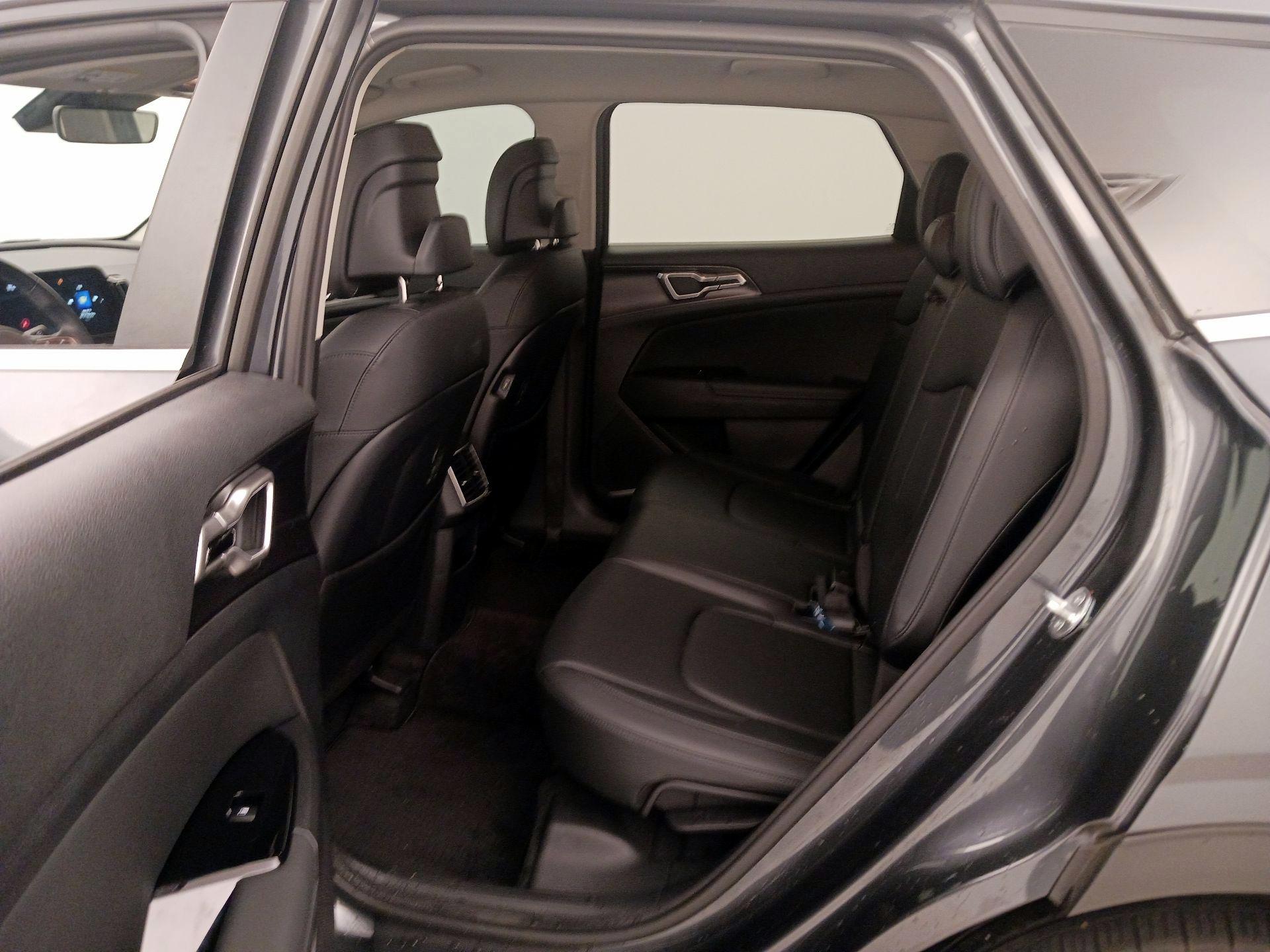 Thumbnail: 2023 Kia Sportage - 20