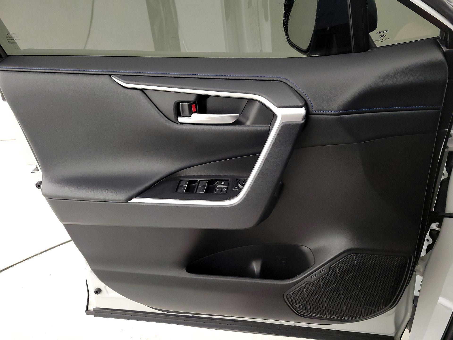 Thumbnail: 2023 Toyota RAV4 - 12