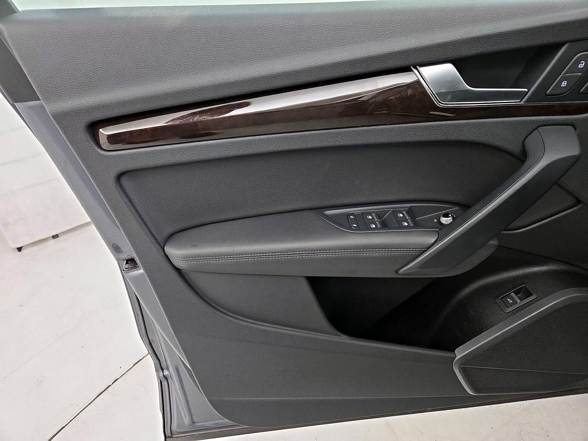 Thumbnail: 2019 Audi Q5 - 12