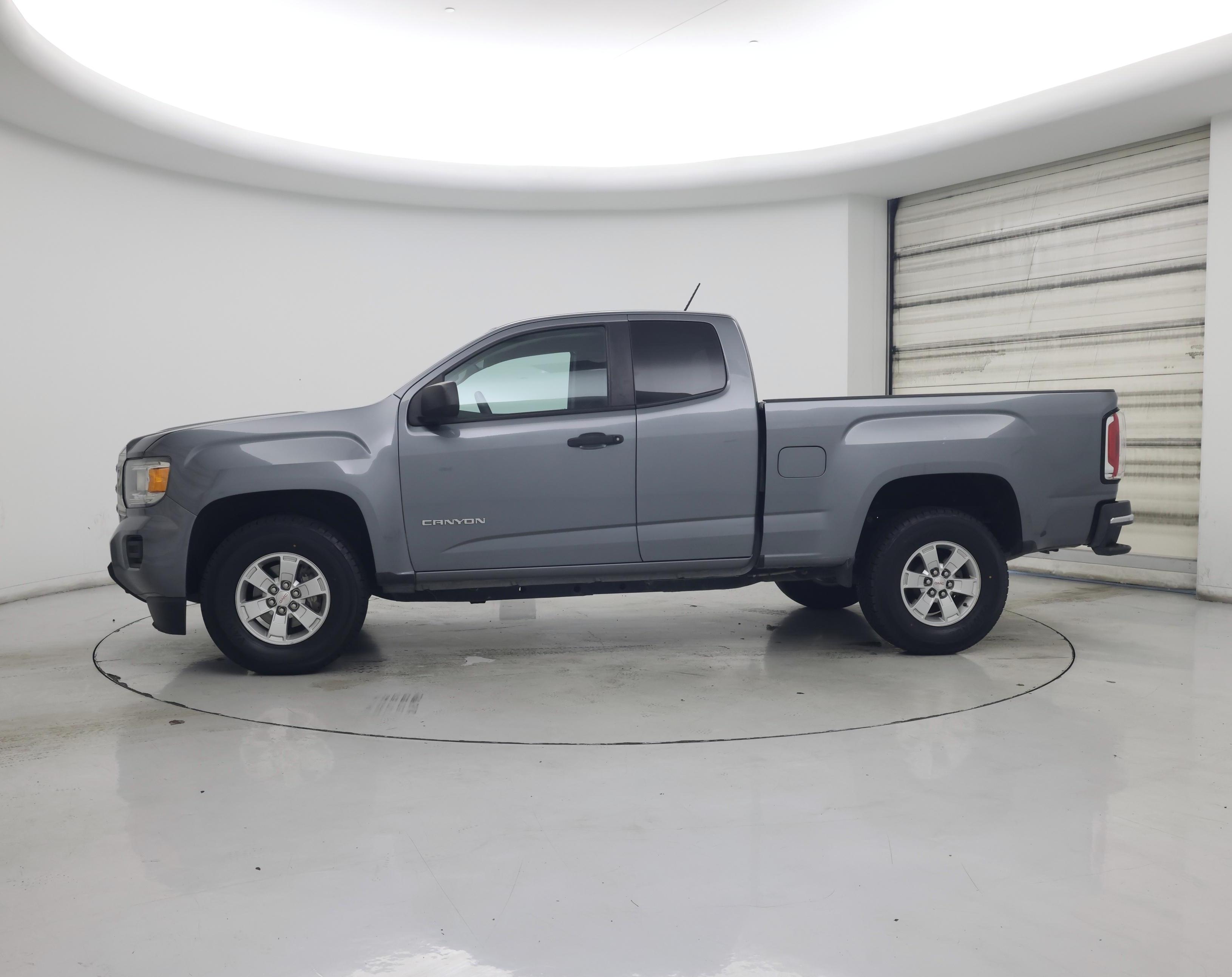 Thumbnail: 2018 GMC Canyon - 3