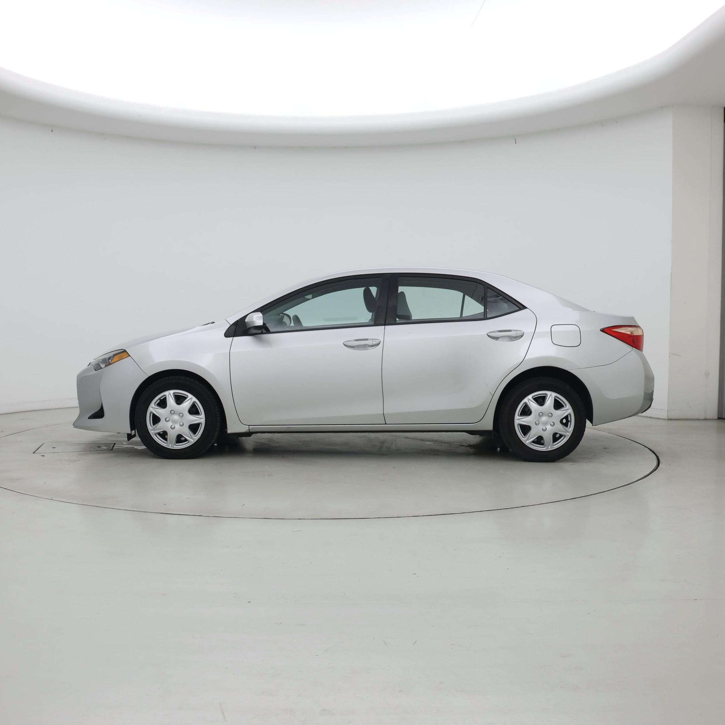Thumbnail: 2018 Toyota Corolla - 3