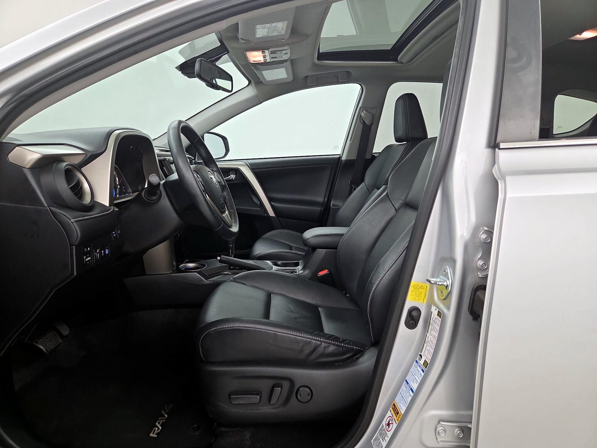 Thumbnail: 2015 Toyota RAV4 - 11