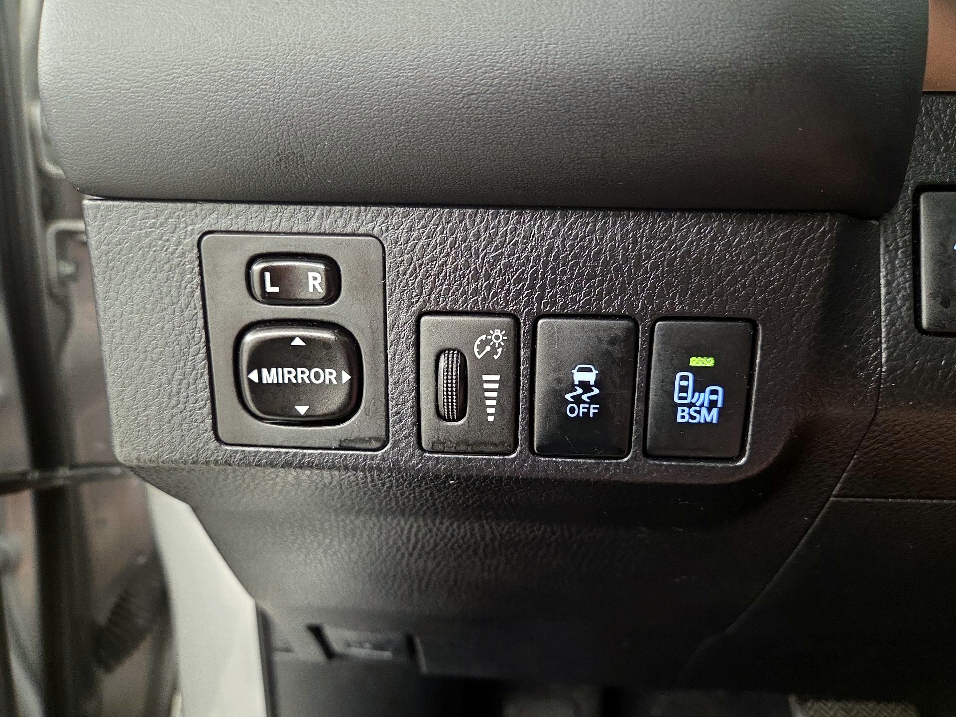 Thumbnail: 2015 Toyota RAV4 - 13