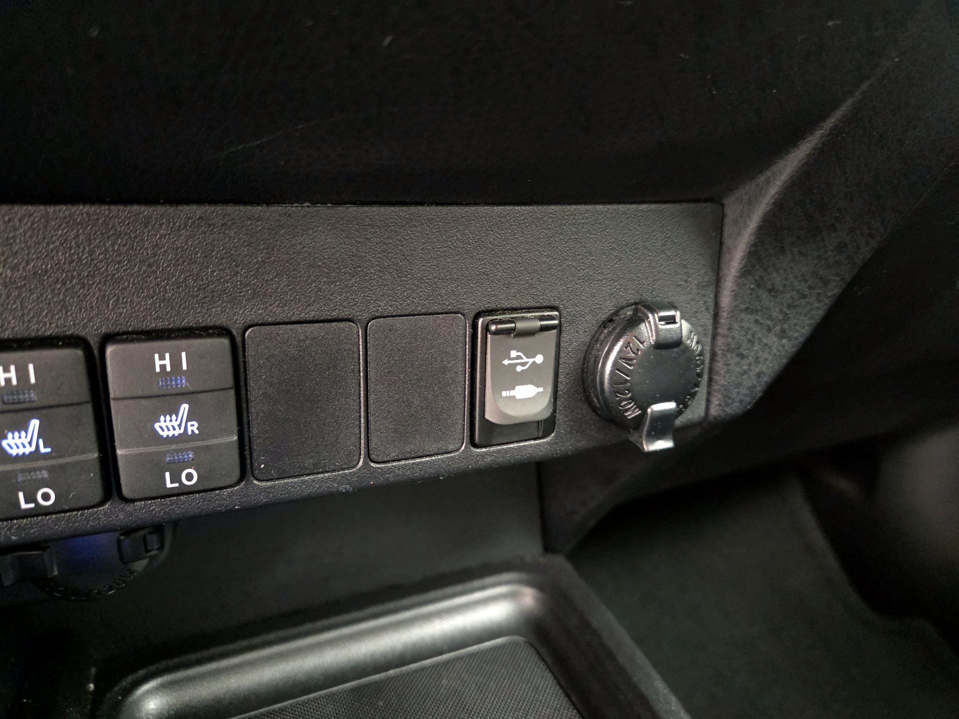 Thumbnail: 2015 Toyota RAV4 - 19