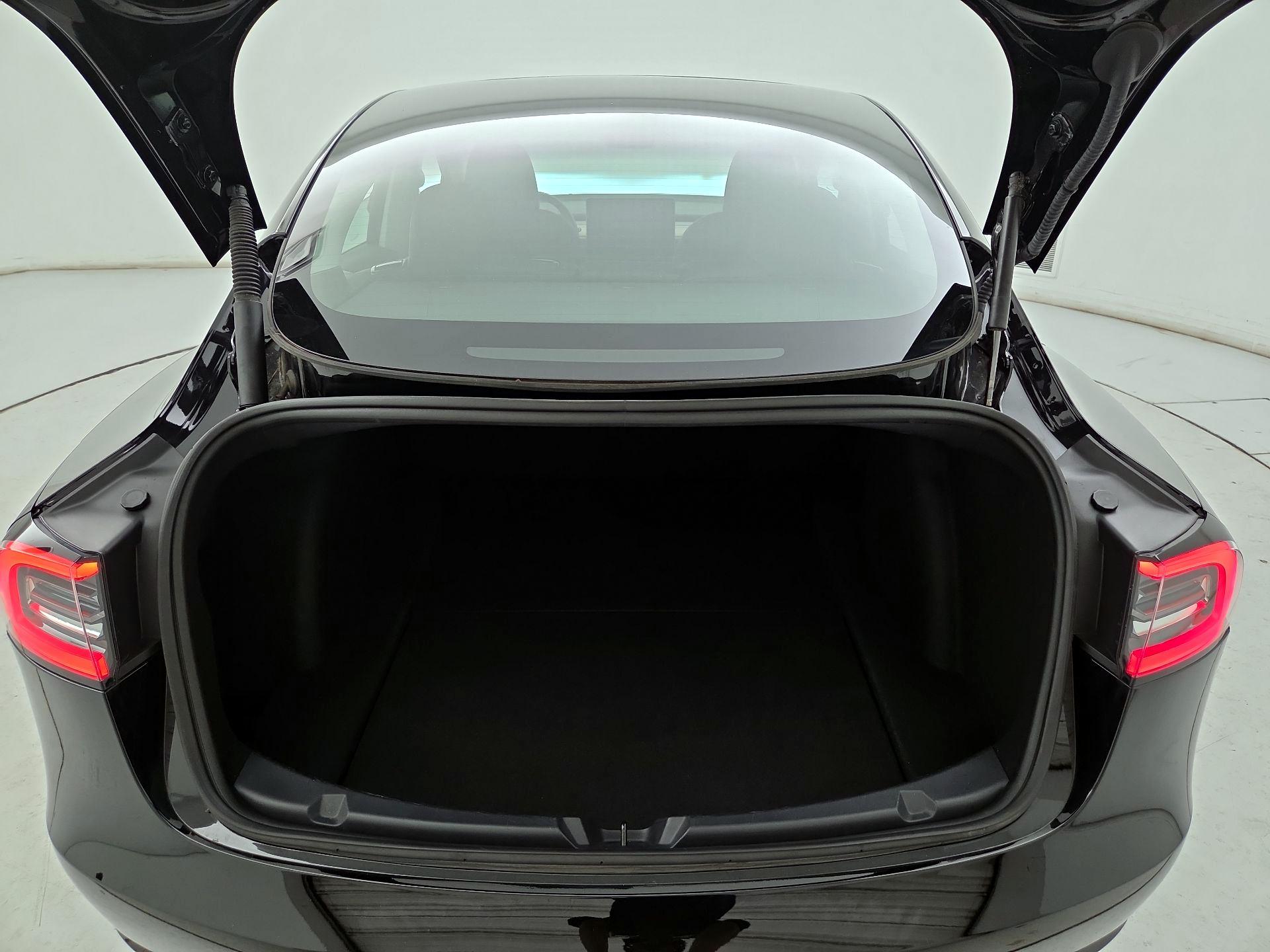 Thumbnail: 2023 Tesla Model 3 - 19