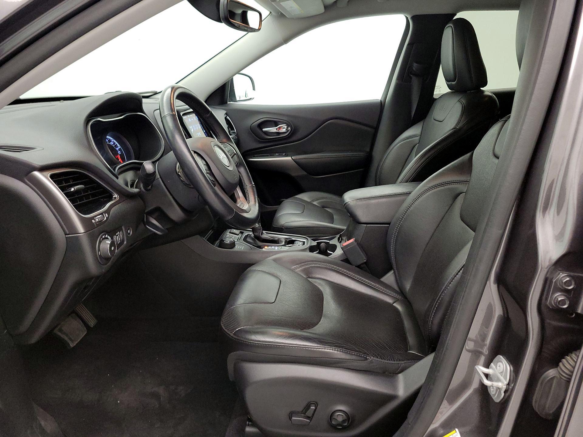 Thumbnail: 2019 Jeep Cherokee - 11