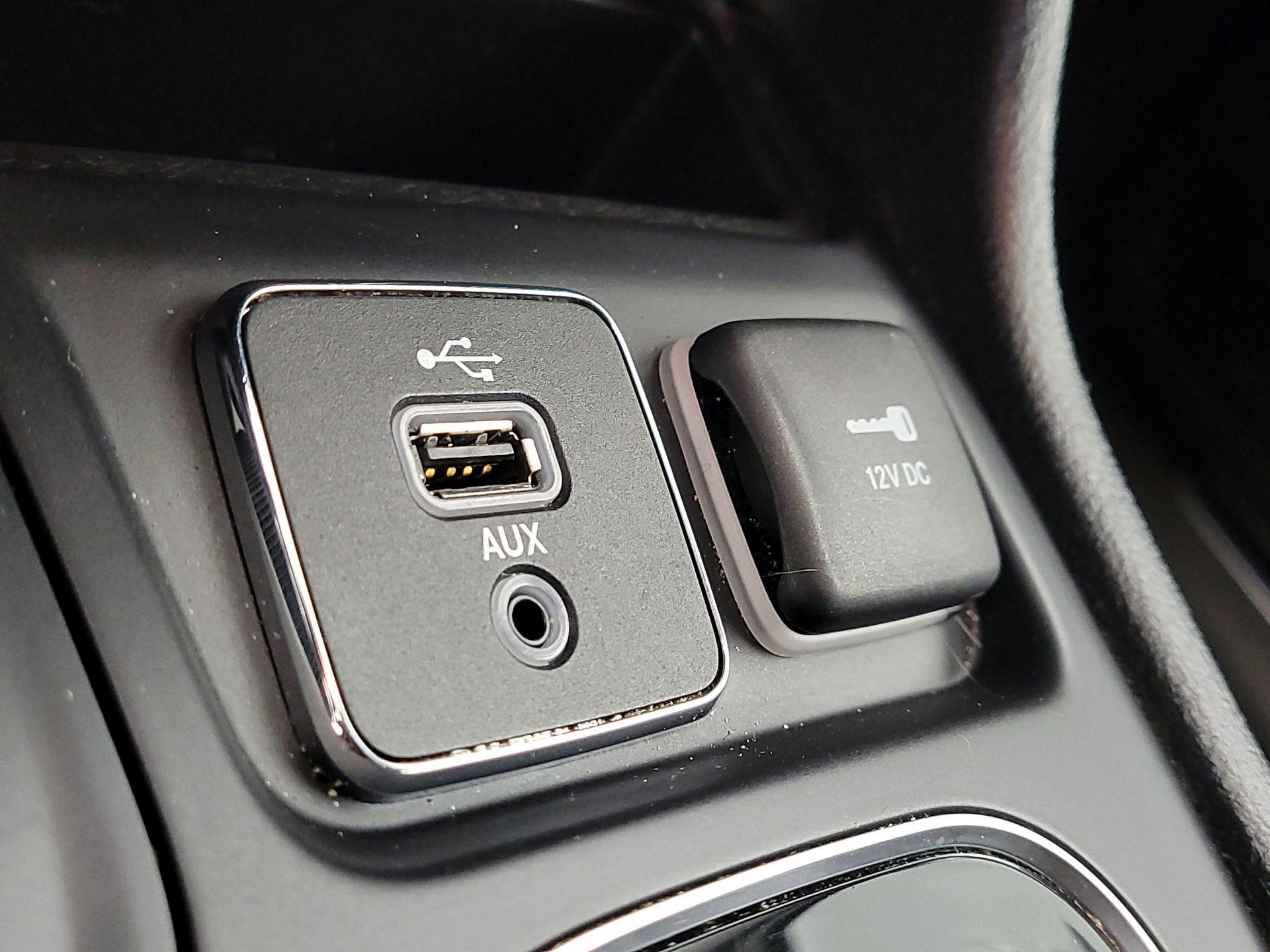 Thumbnail: 2019 Jeep Cherokee - 18
