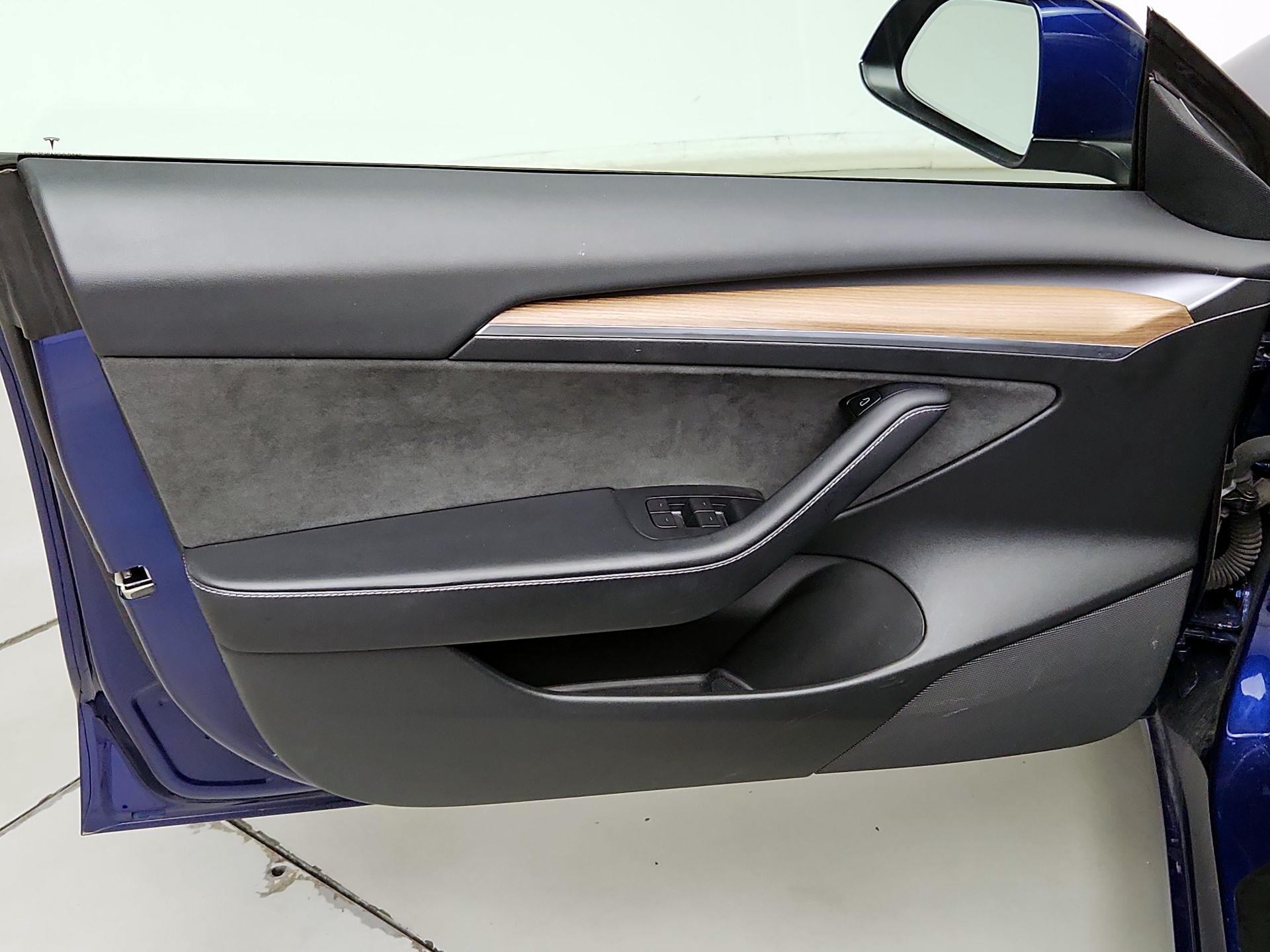 Thumbnail: 2022 Tesla Model 3 - 12