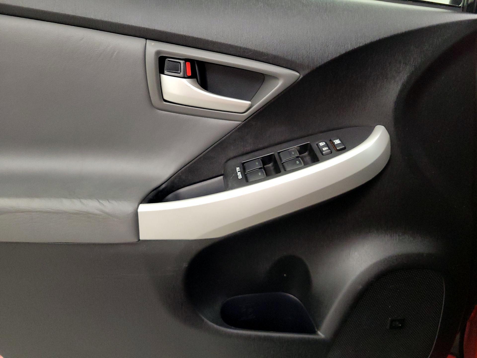 Thumbnail: 2015 Toyota Prius - 12