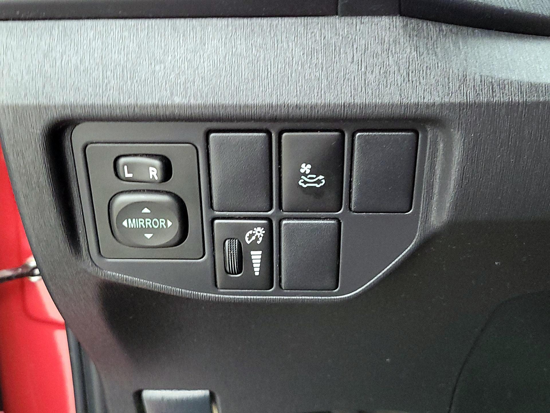 Thumbnail: 2015 Toyota Prius - 13