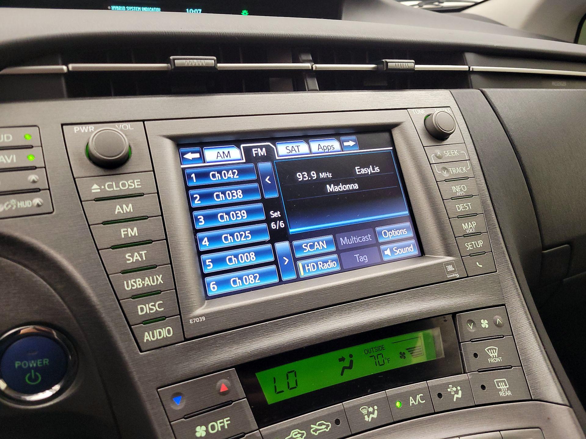 Thumbnail: 2015 Toyota Prius - 15