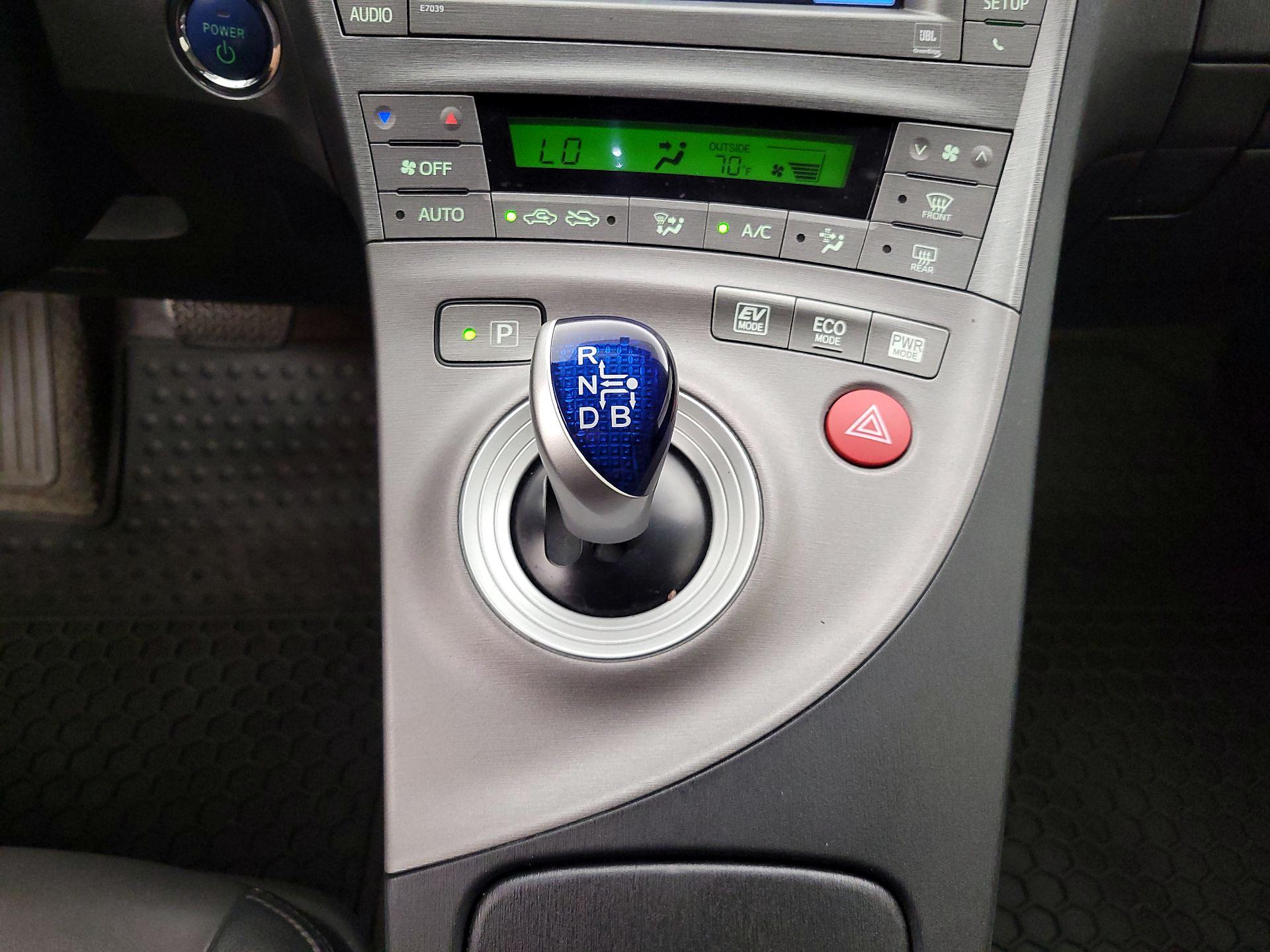 Thumbnail: 2015 Toyota Prius - 17
