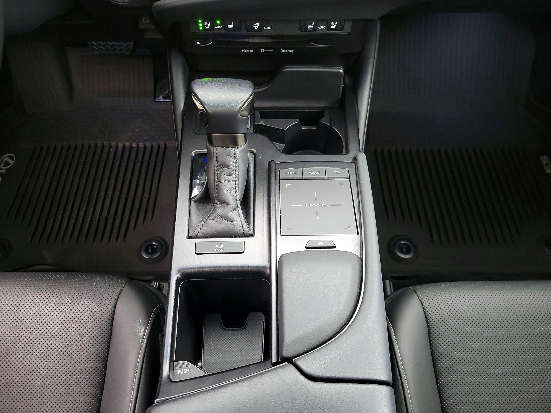 Thumbnail: 2022 Lexus ES - 17