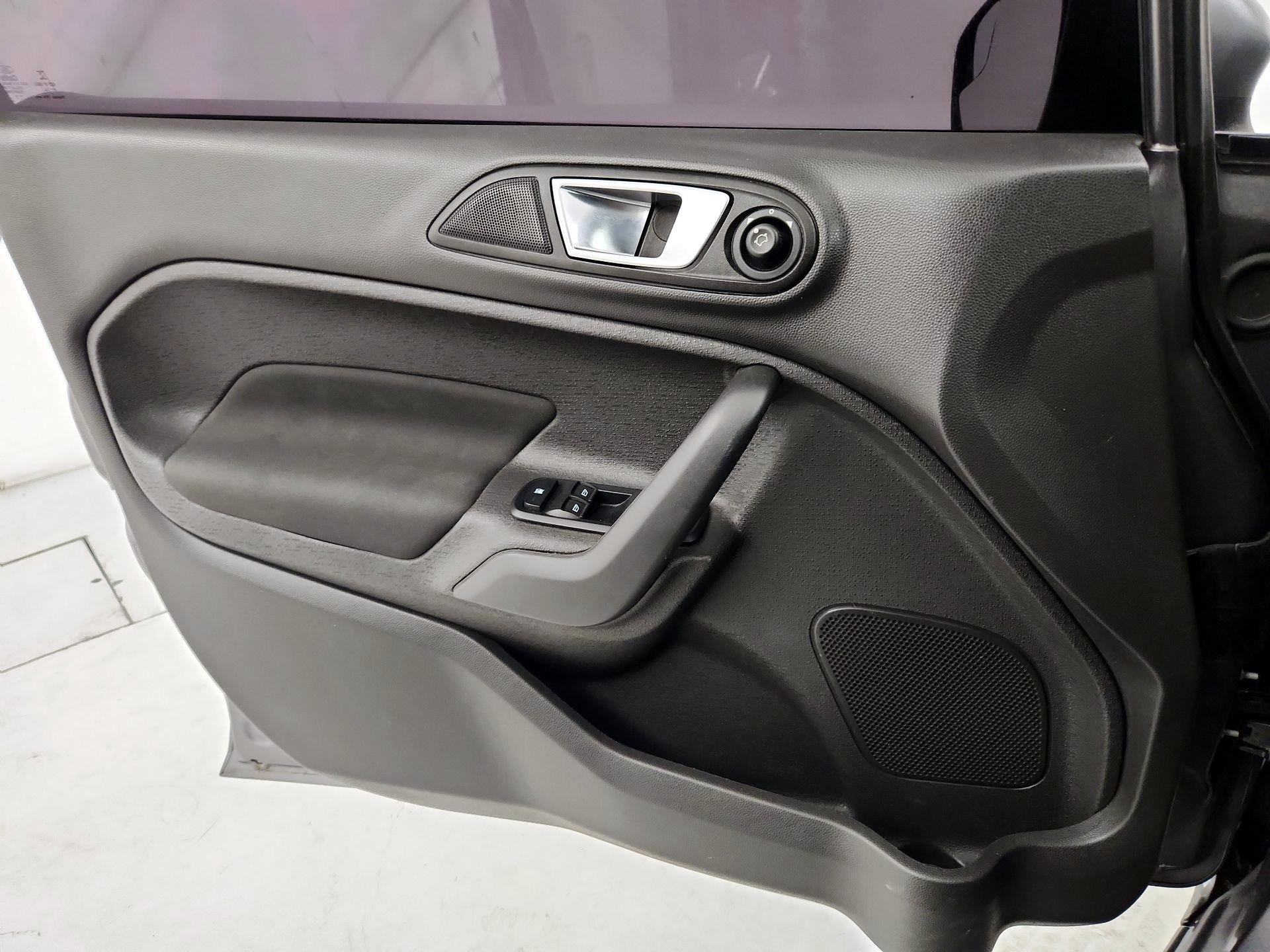 Thumbnail: 2014 Ford Fiesta - 12