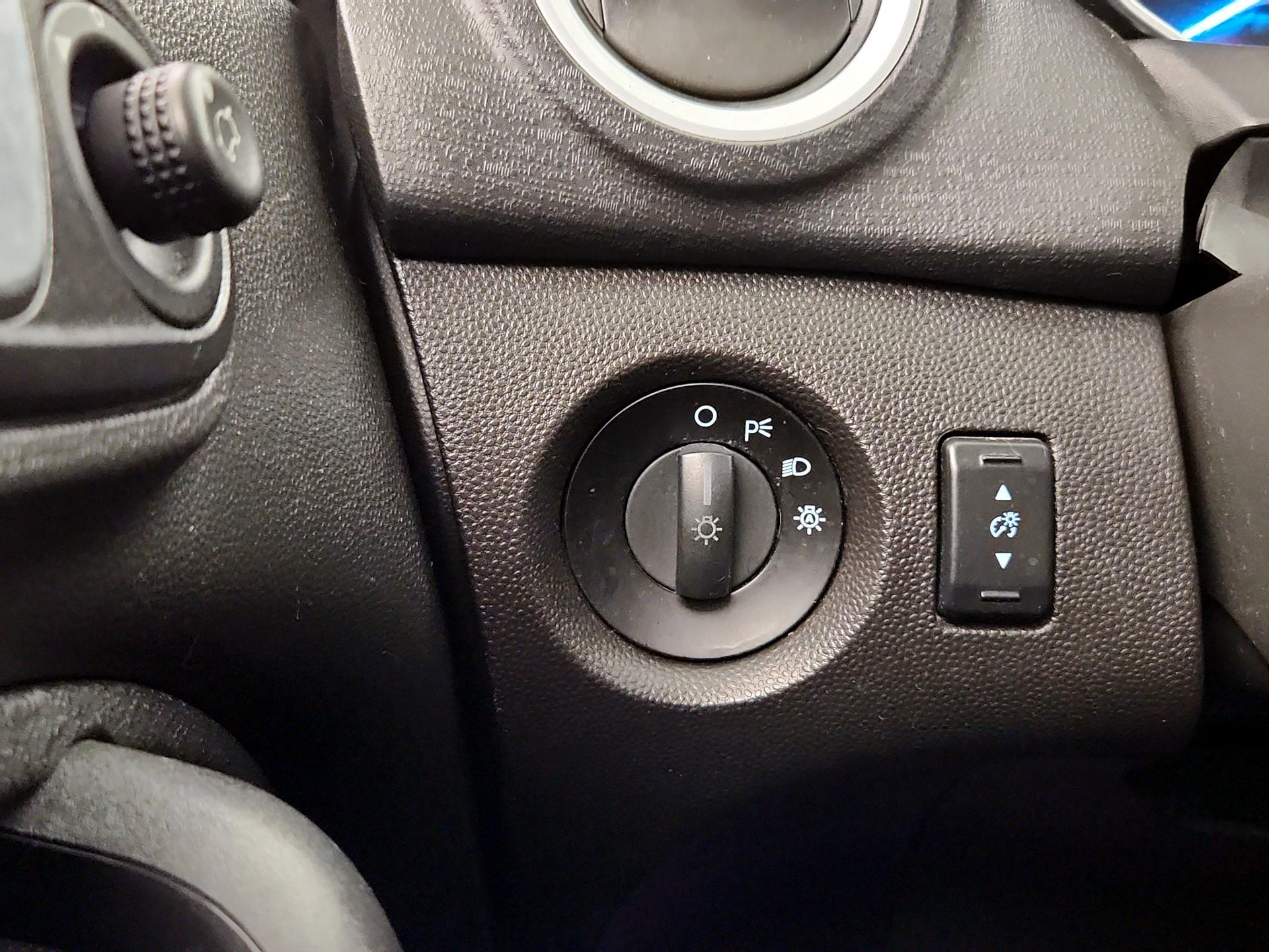 Thumbnail: 2014 Ford Fiesta - 13