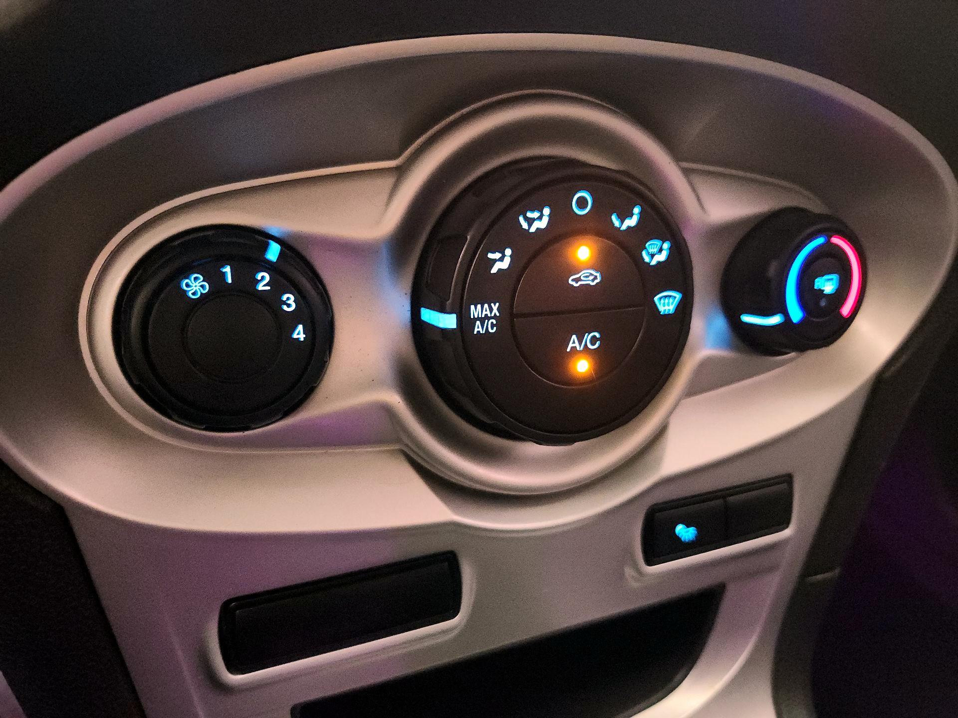 Thumbnail: 2014 Ford Fiesta - 15