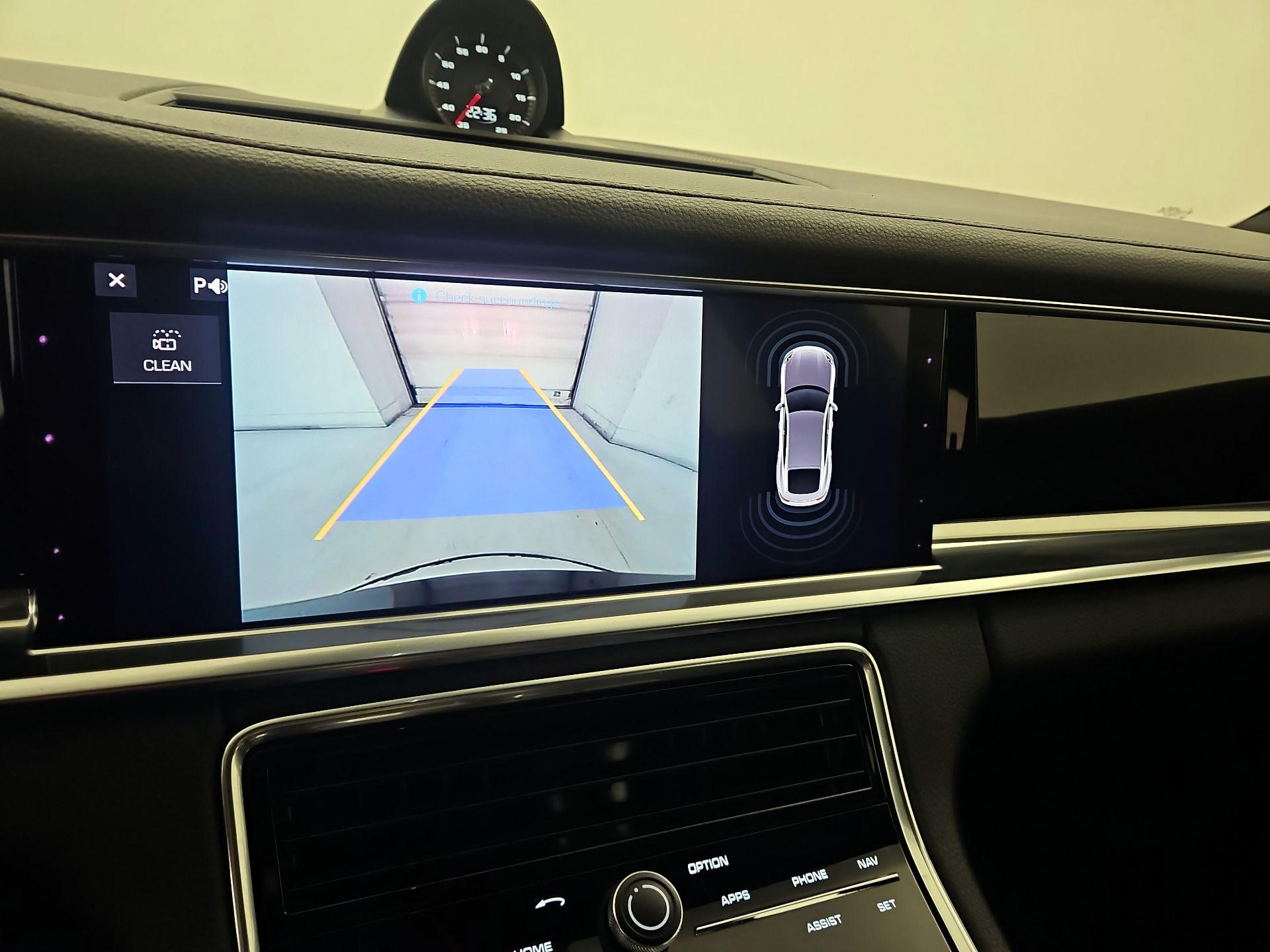 Thumbnail: 2019 Porsche Panamera - 15